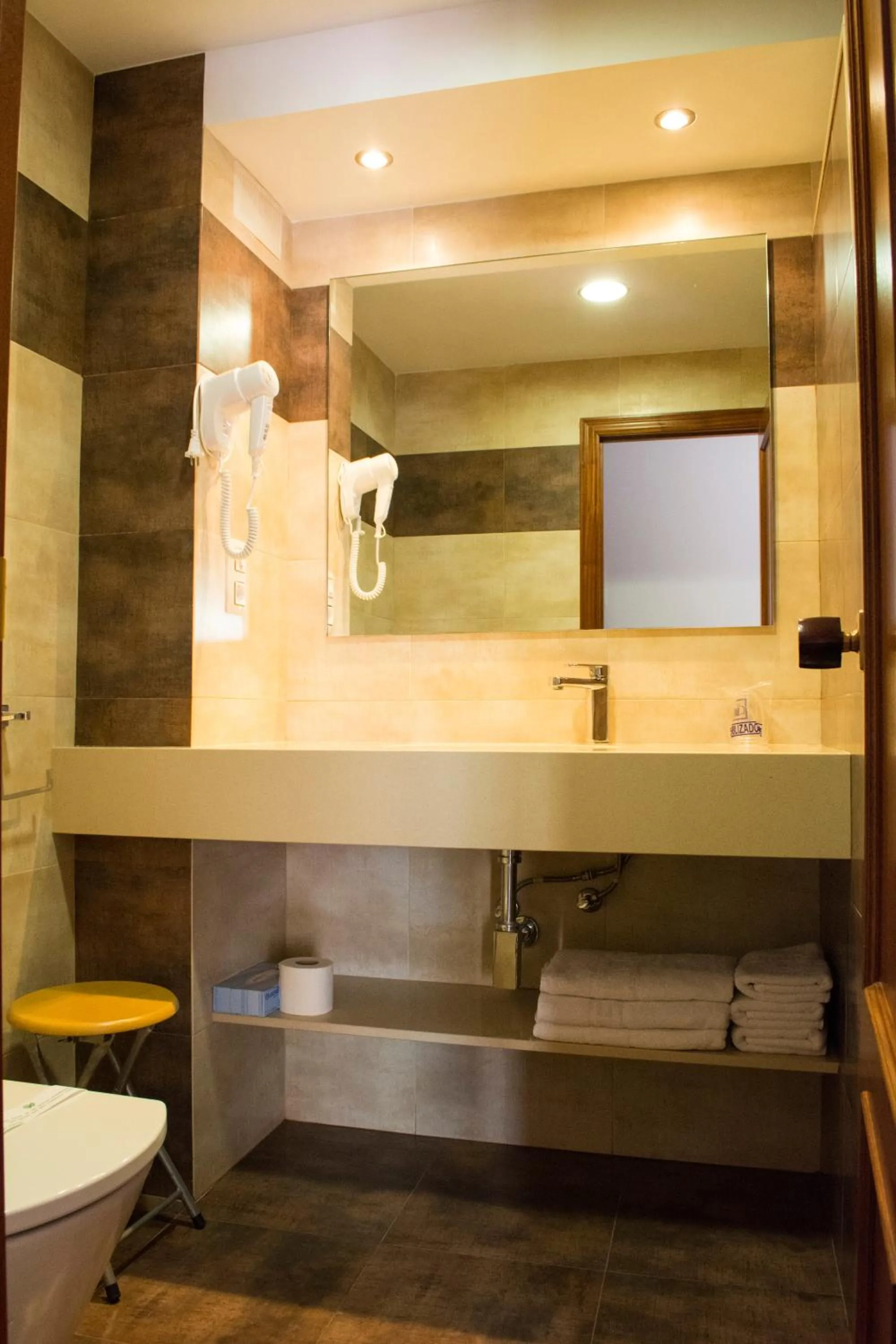 Bathroom in Hotel L'Escala