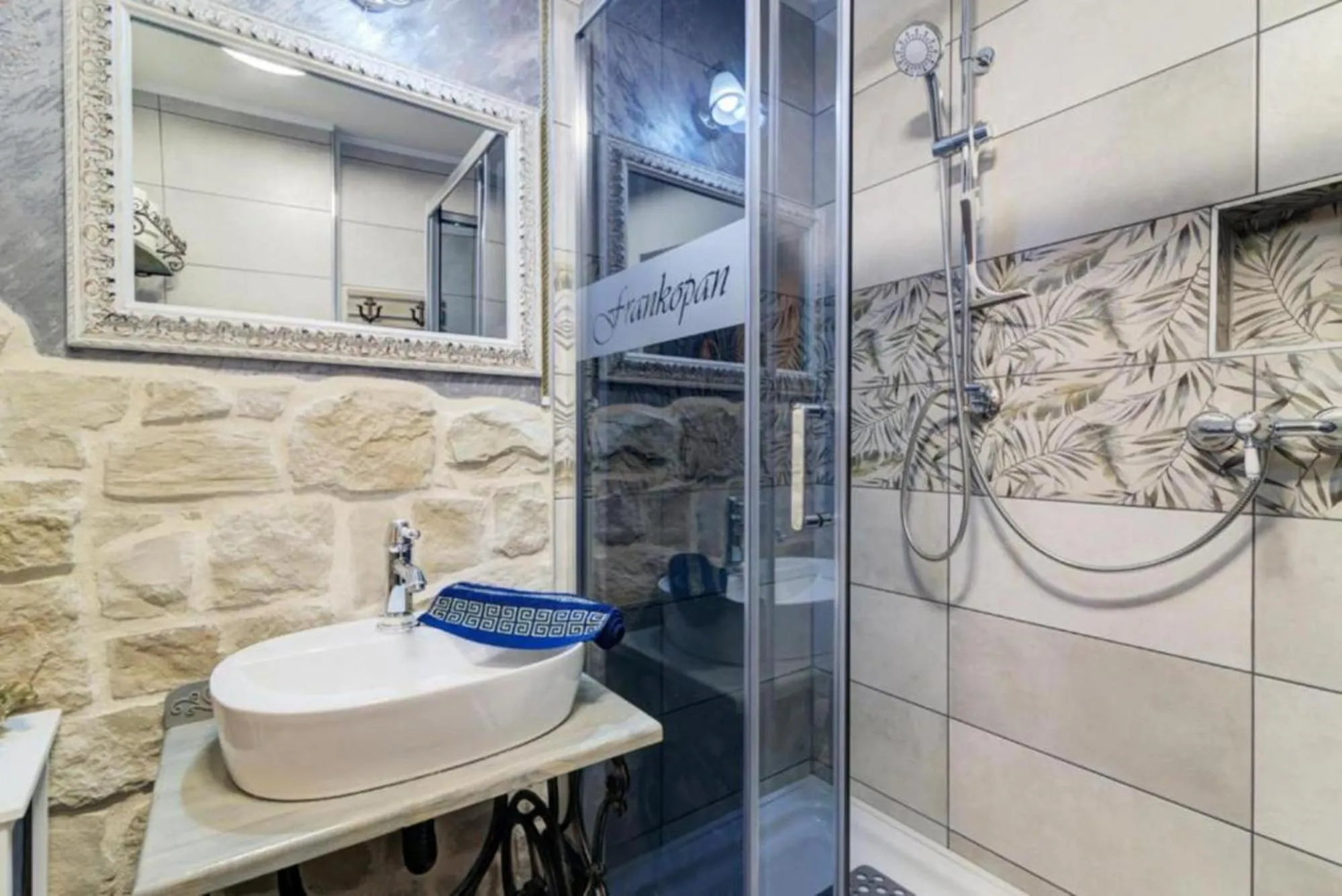 Shower in City Apartments & Studio App Frankopan