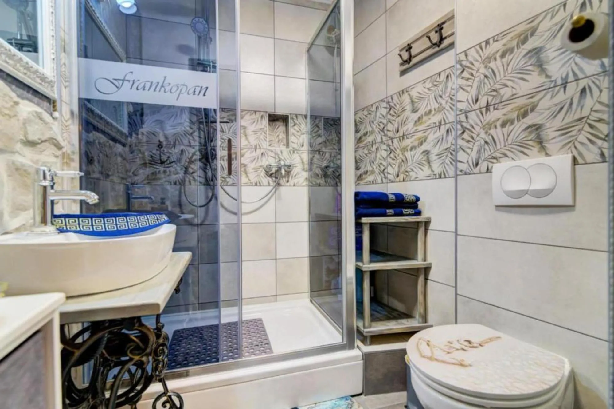 Shower in City Apartments & Studio App Frankopan