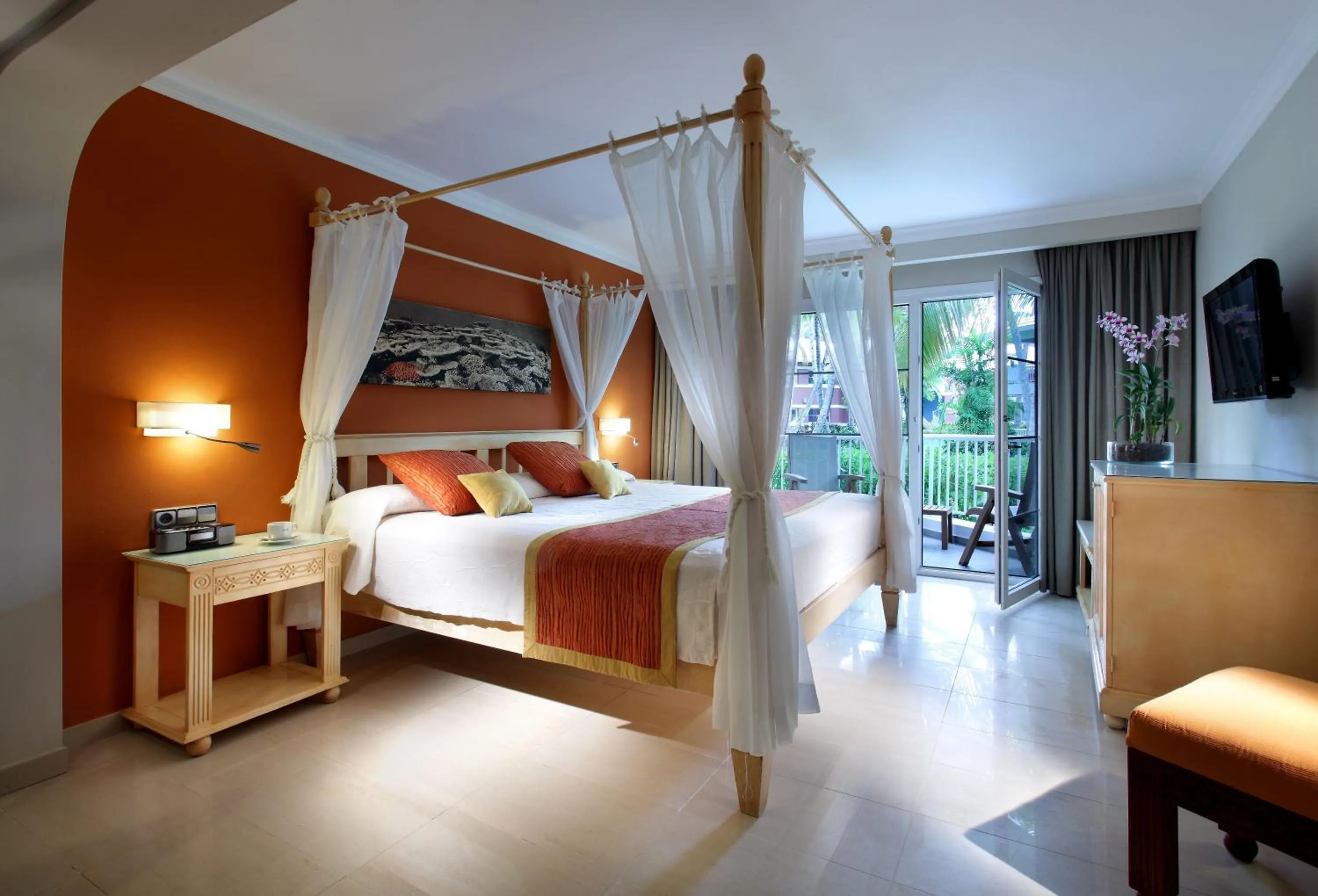 Garden, Bed in Grand Palladium Bavaro Suites Resort & Spa - All Inclusive