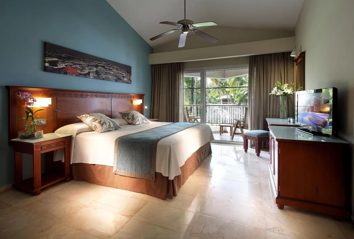 Photo of the whole room, Bed in Grand Palladium Bavaro Suites Resort & Spa - All Inclusive