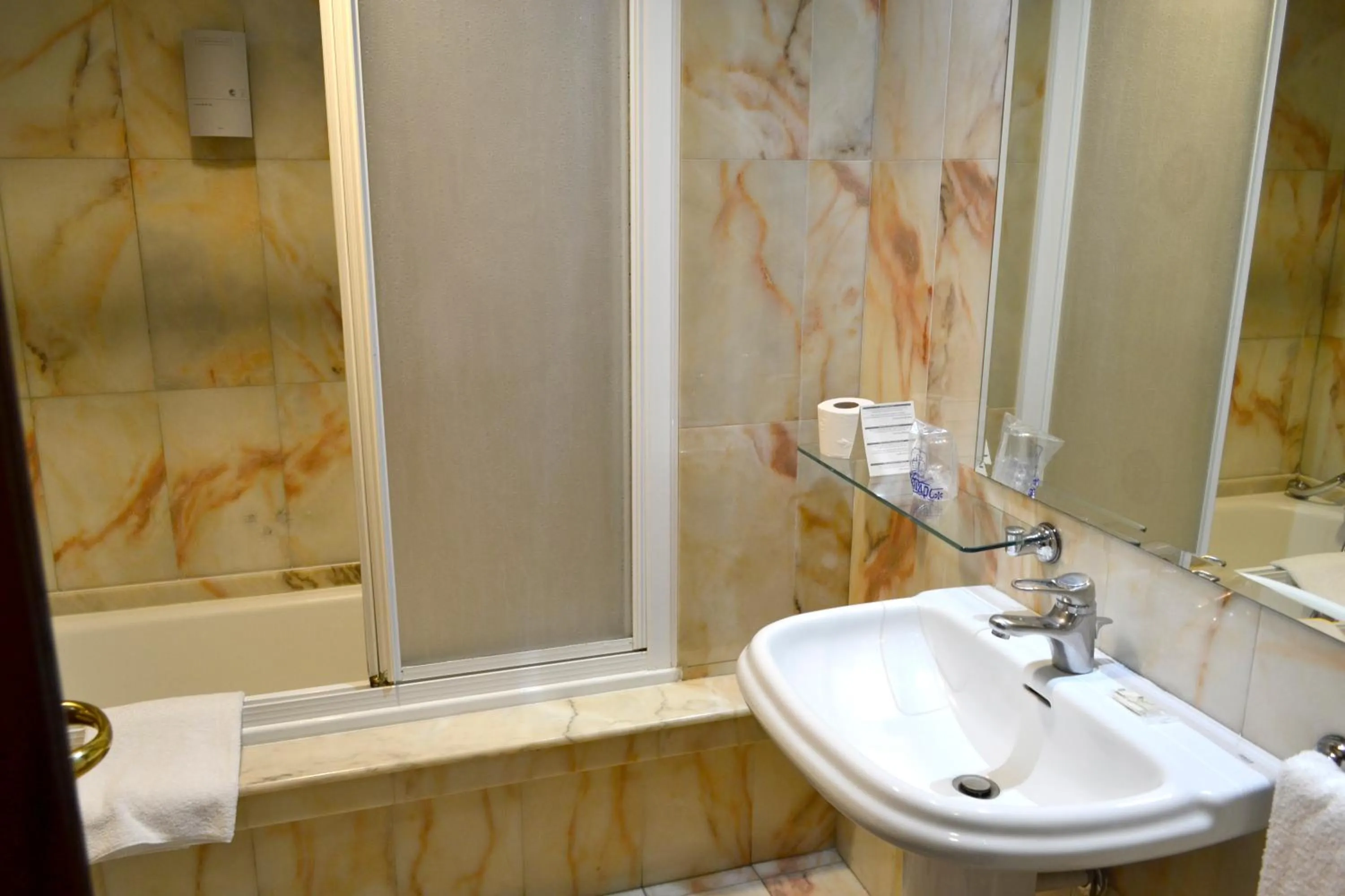 Bathroom in Hotel Alda El Suizo