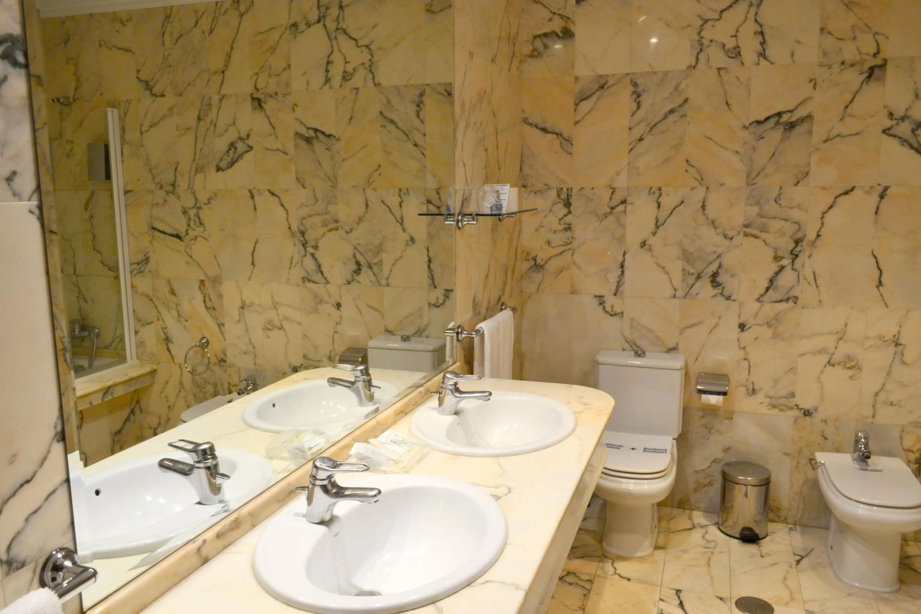 Bathroom in Hotel Alda El Suizo