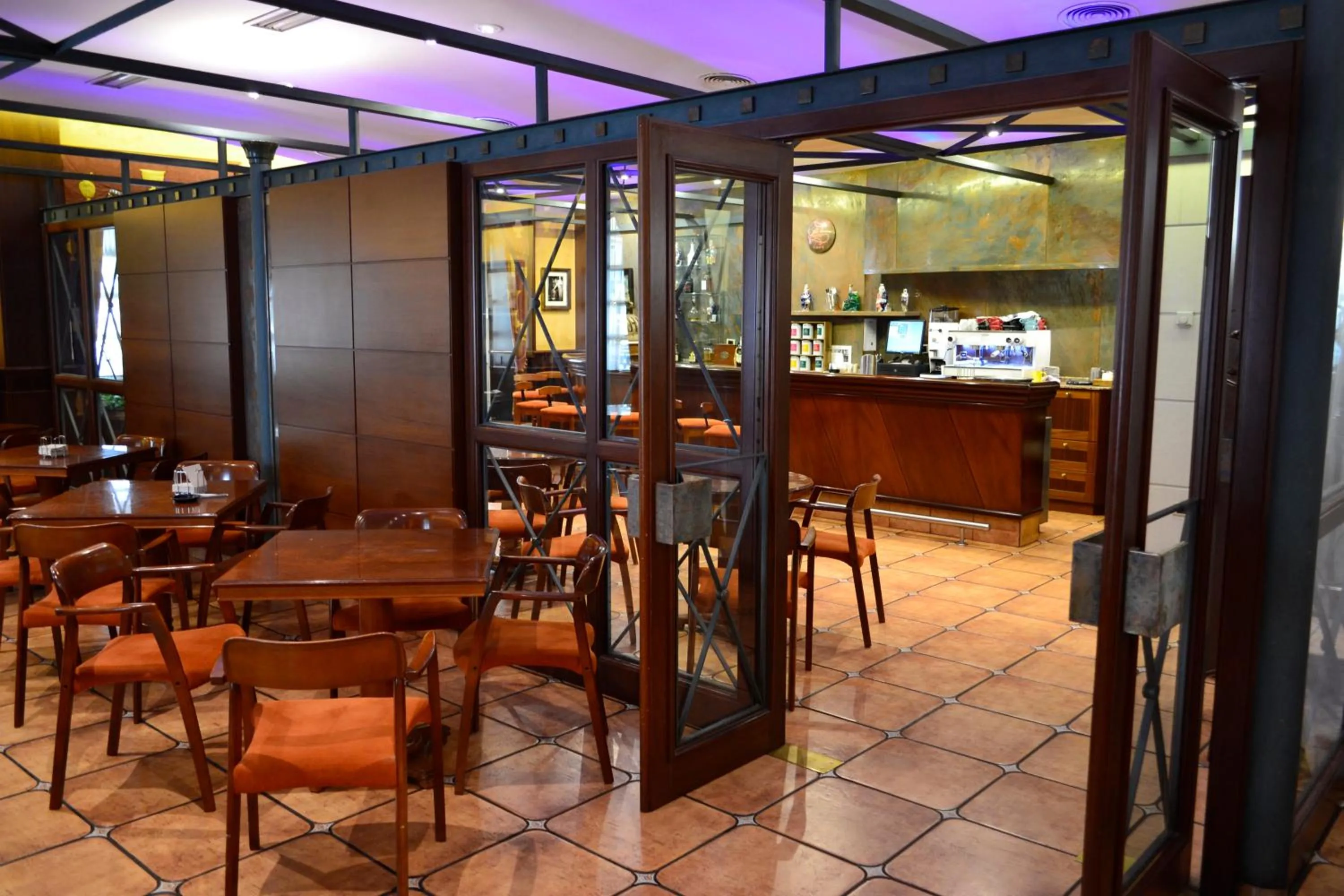Lounge or bar in Hotel Alda El Suizo