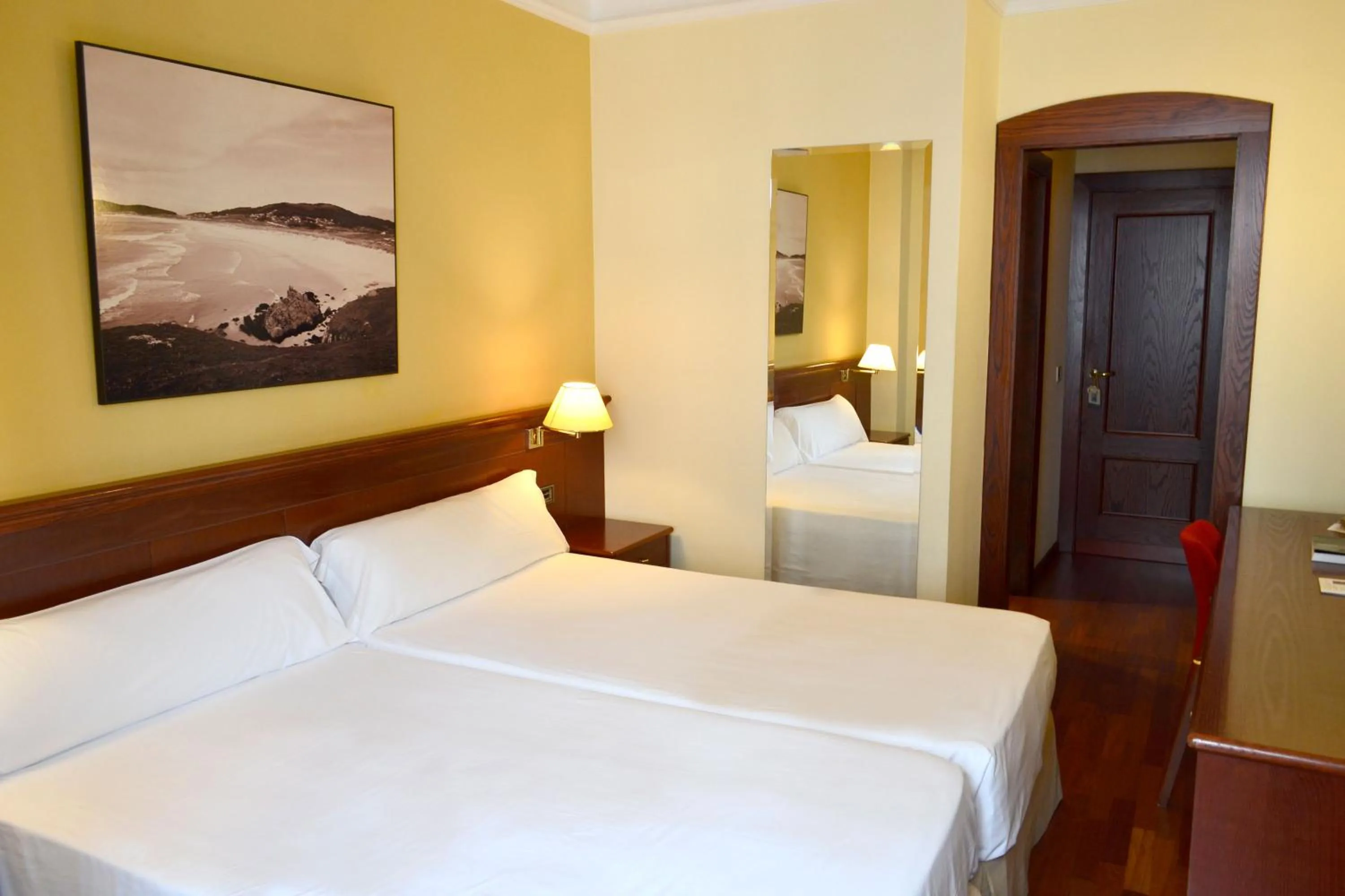 Bedroom, Bed in Hotel Alda El Suizo