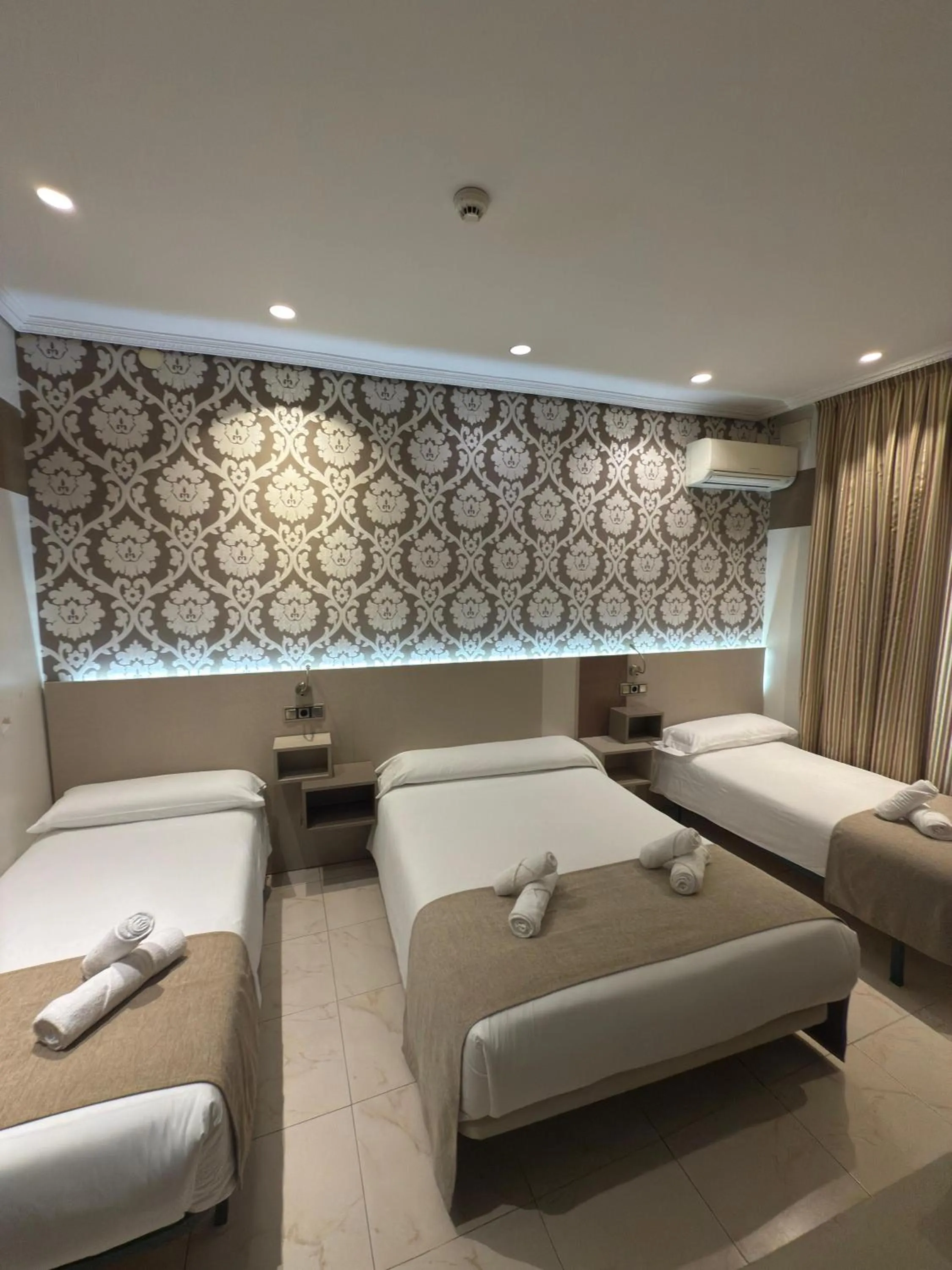 Bed in Hostal Atocha Almudena Martín