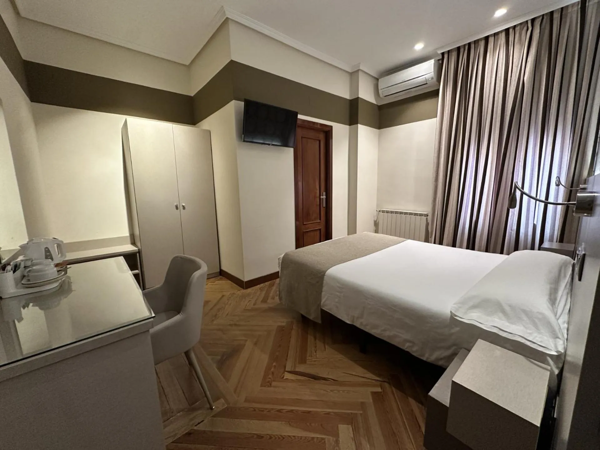 Bed in Hostal Atocha Almudena Martín