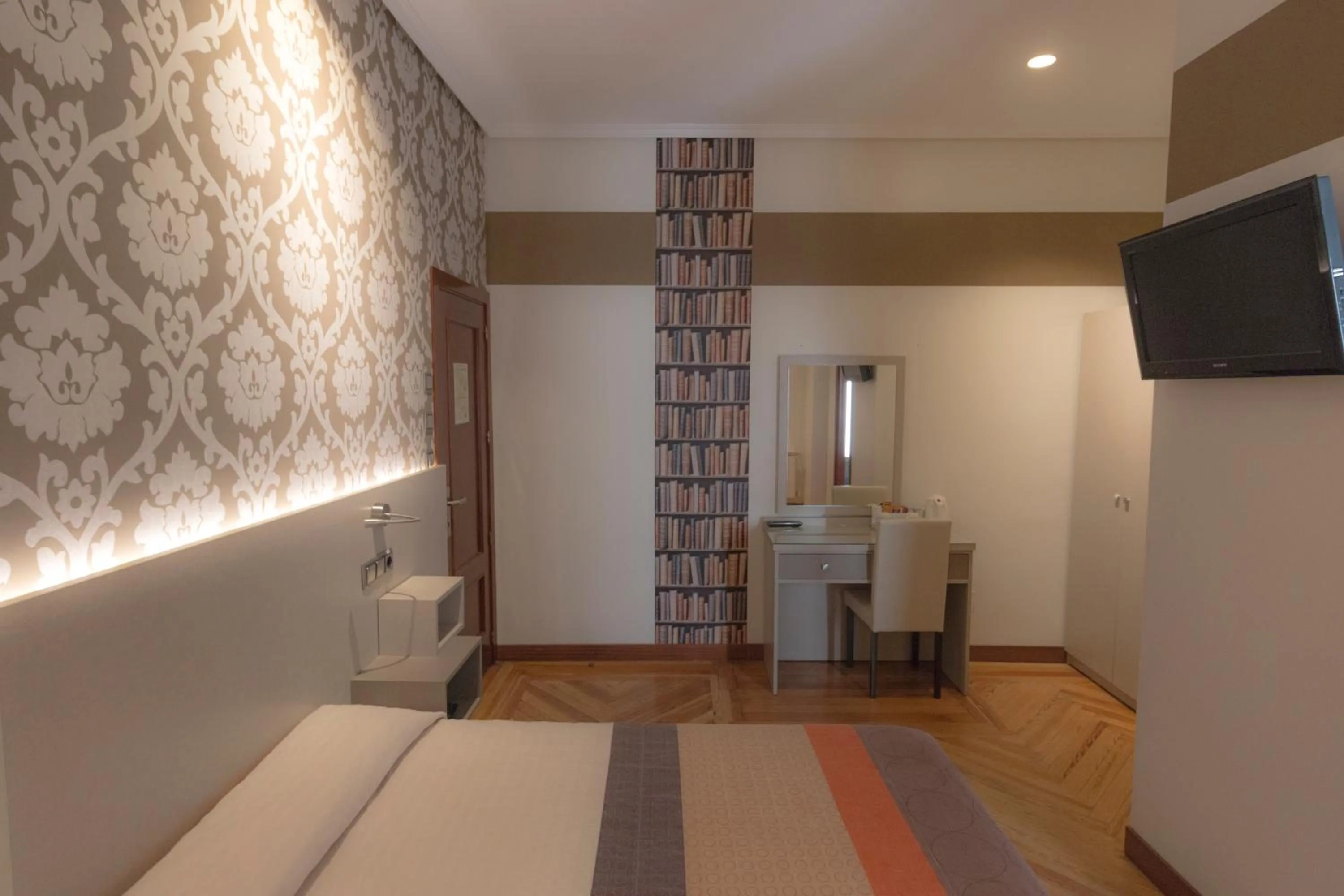 Bed in Hostal Atocha Almudena Martín