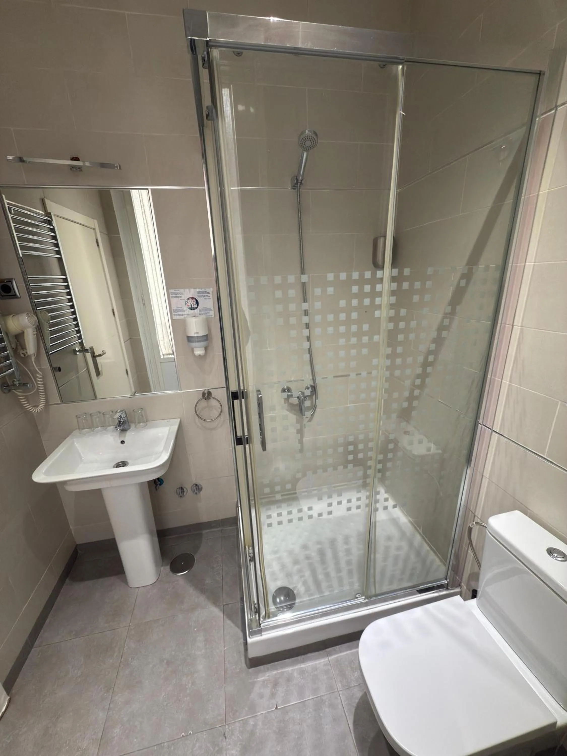 Shower in Hostal Atocha Almudena Martín