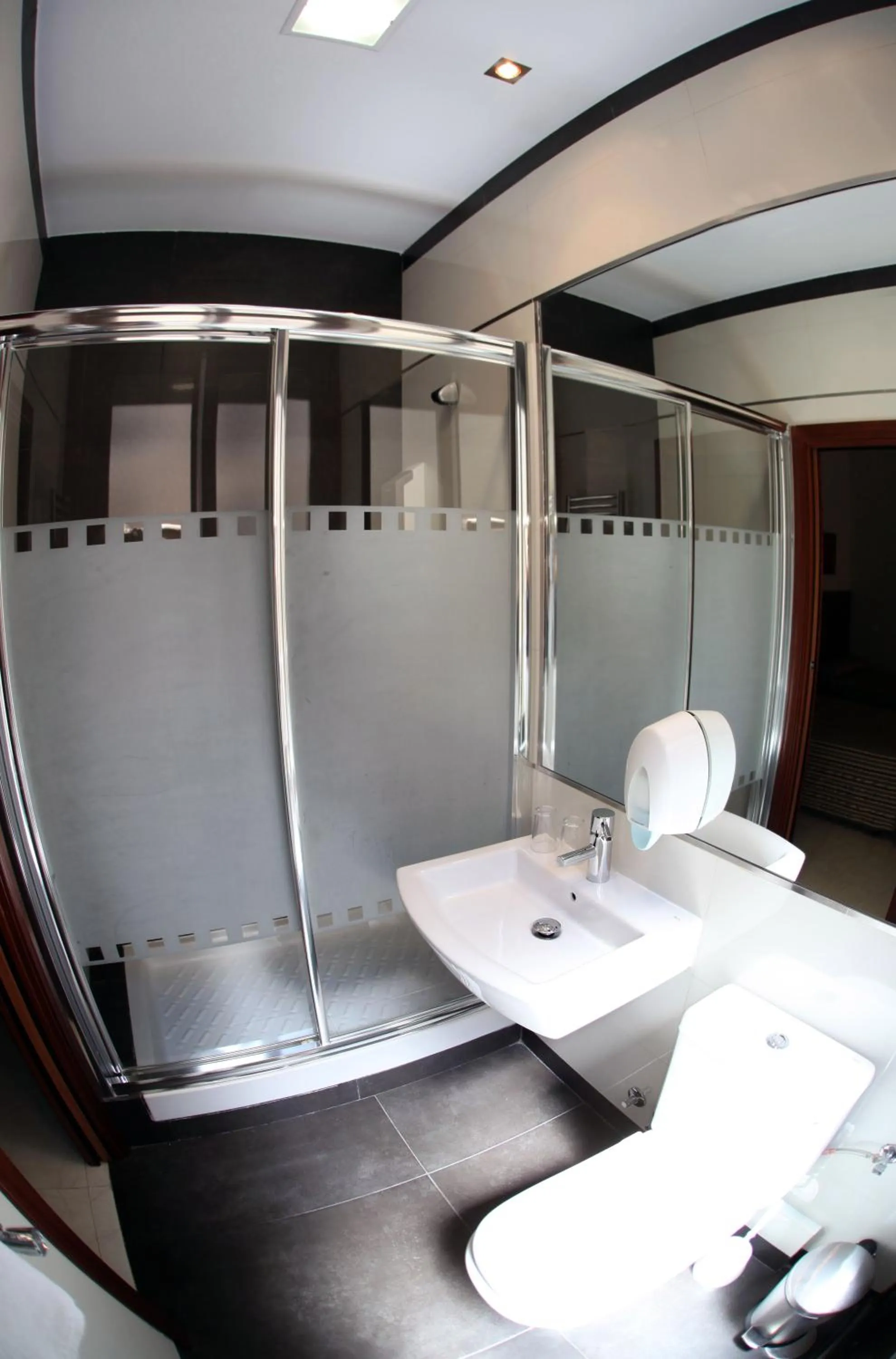 Bathroom in Hostal Atocha Almudena Martín