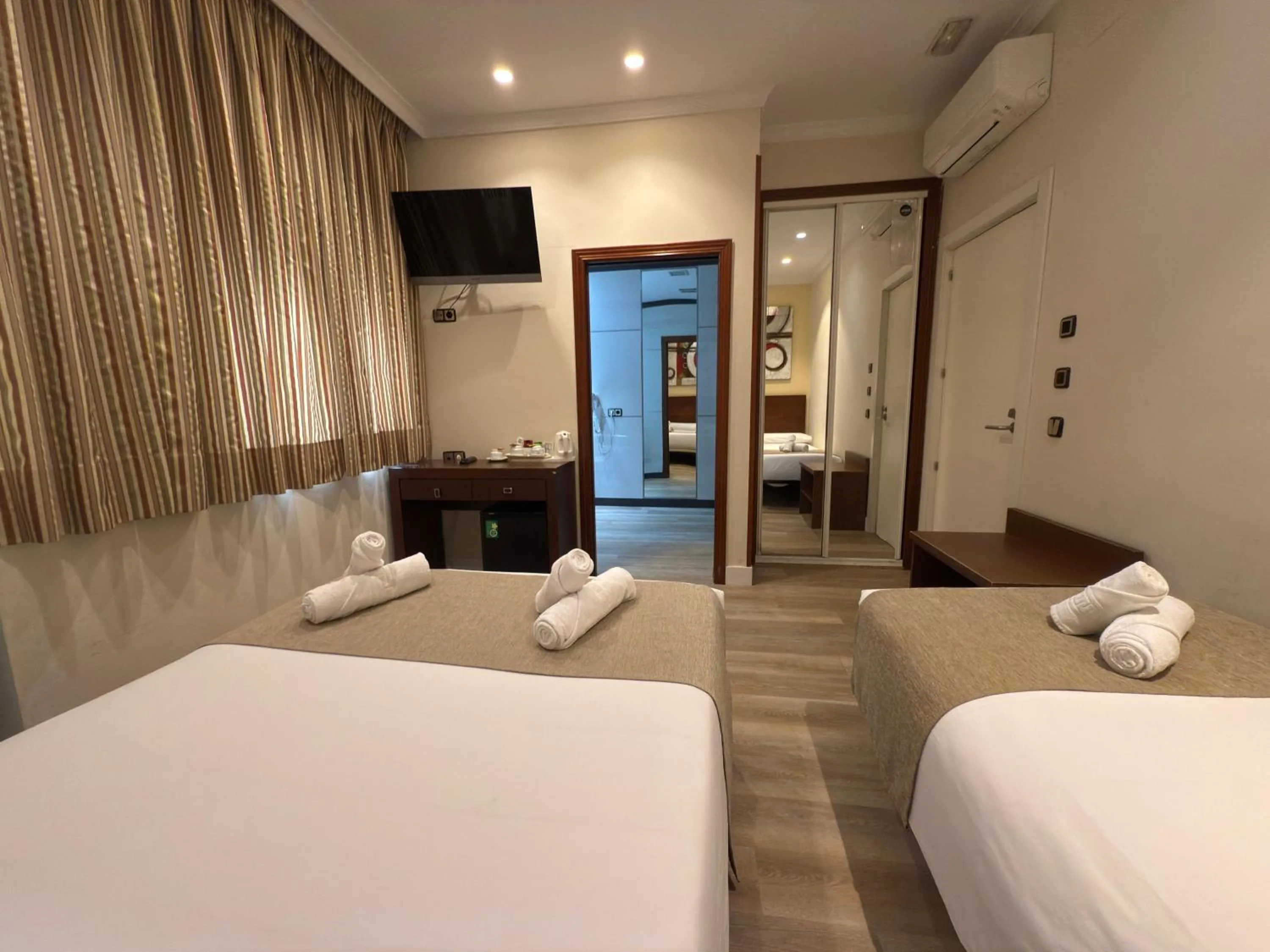 Bed in Hostal Atocha Almudena Martín