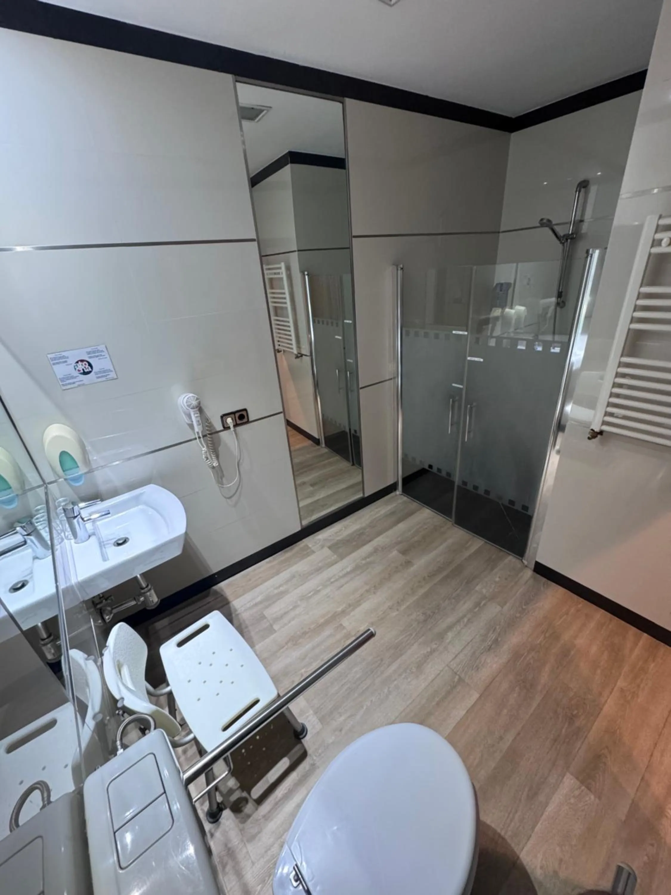 Shower in Hostal Atocha Almudena Martín