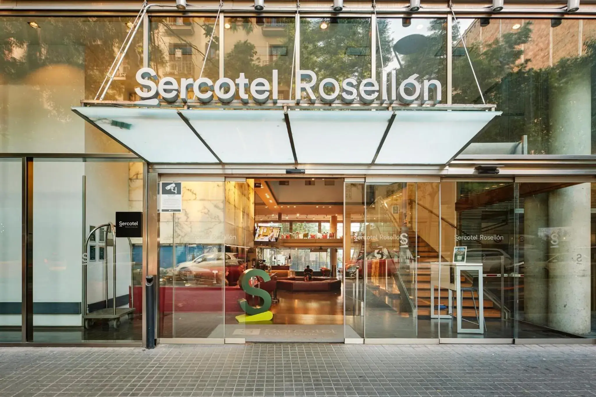 Facade/entrance in Sercotel Hotel Rosellon Facade/entrance in Sercotel Hotel Rosellon