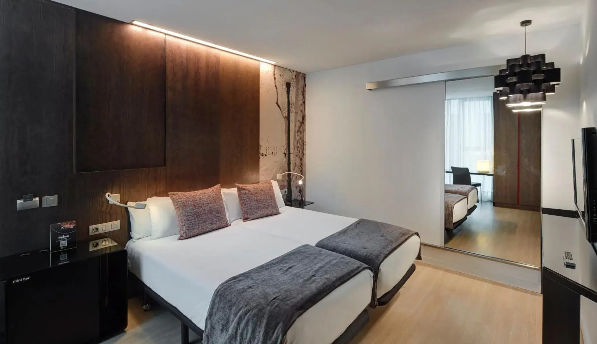 Photo of the whole room, Bed in Sercotel Hotel Rosellon Photo of the whole room, Bed in Sercotel Hotel Rosellon