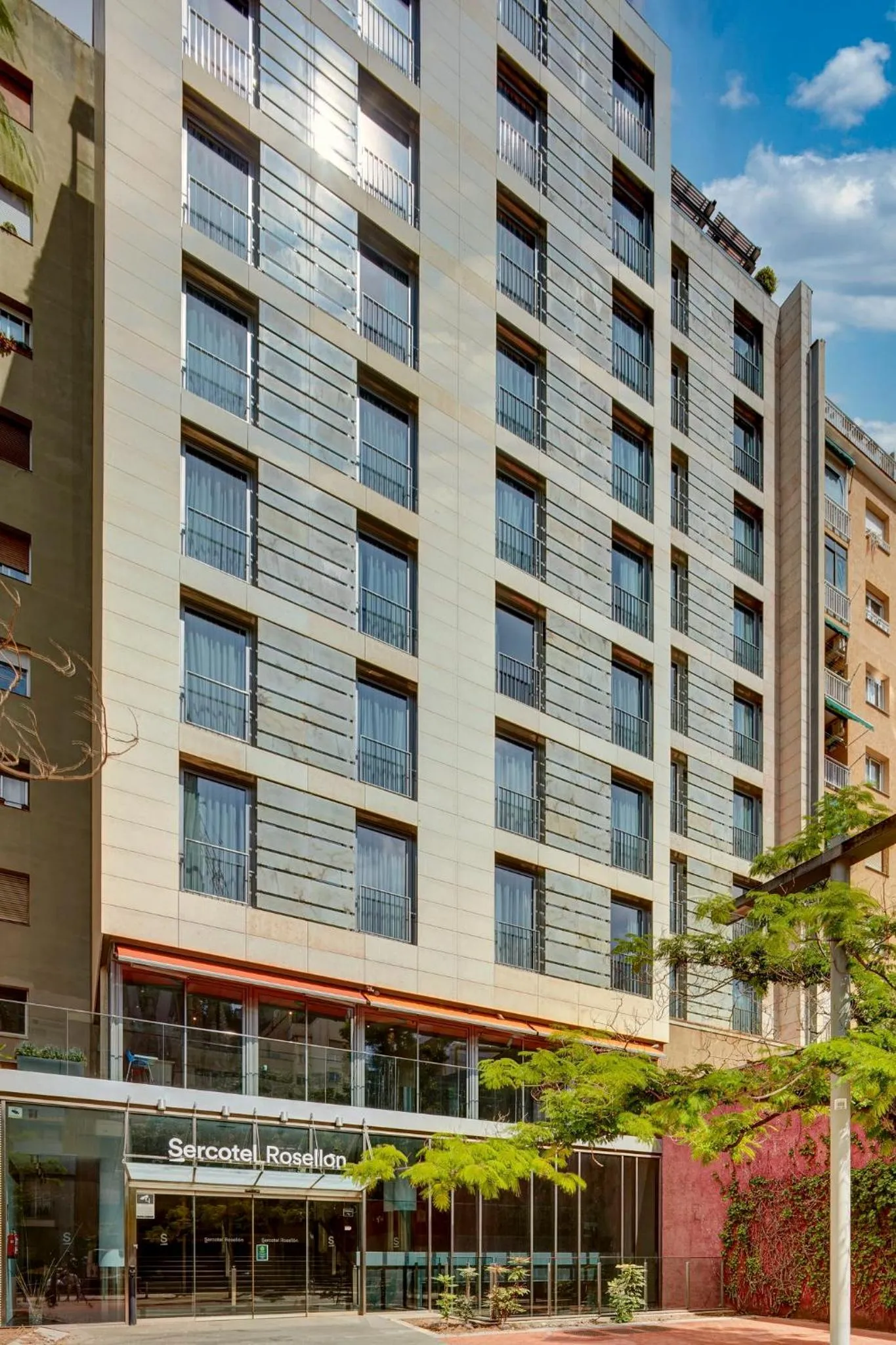Facade/entrance in Sercotel Hotel Rosellon