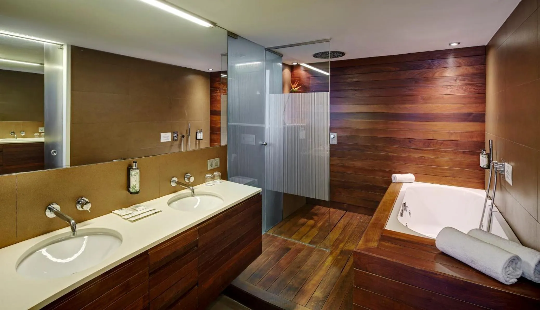 Bathroom in Sercotel Hotel Rosellon