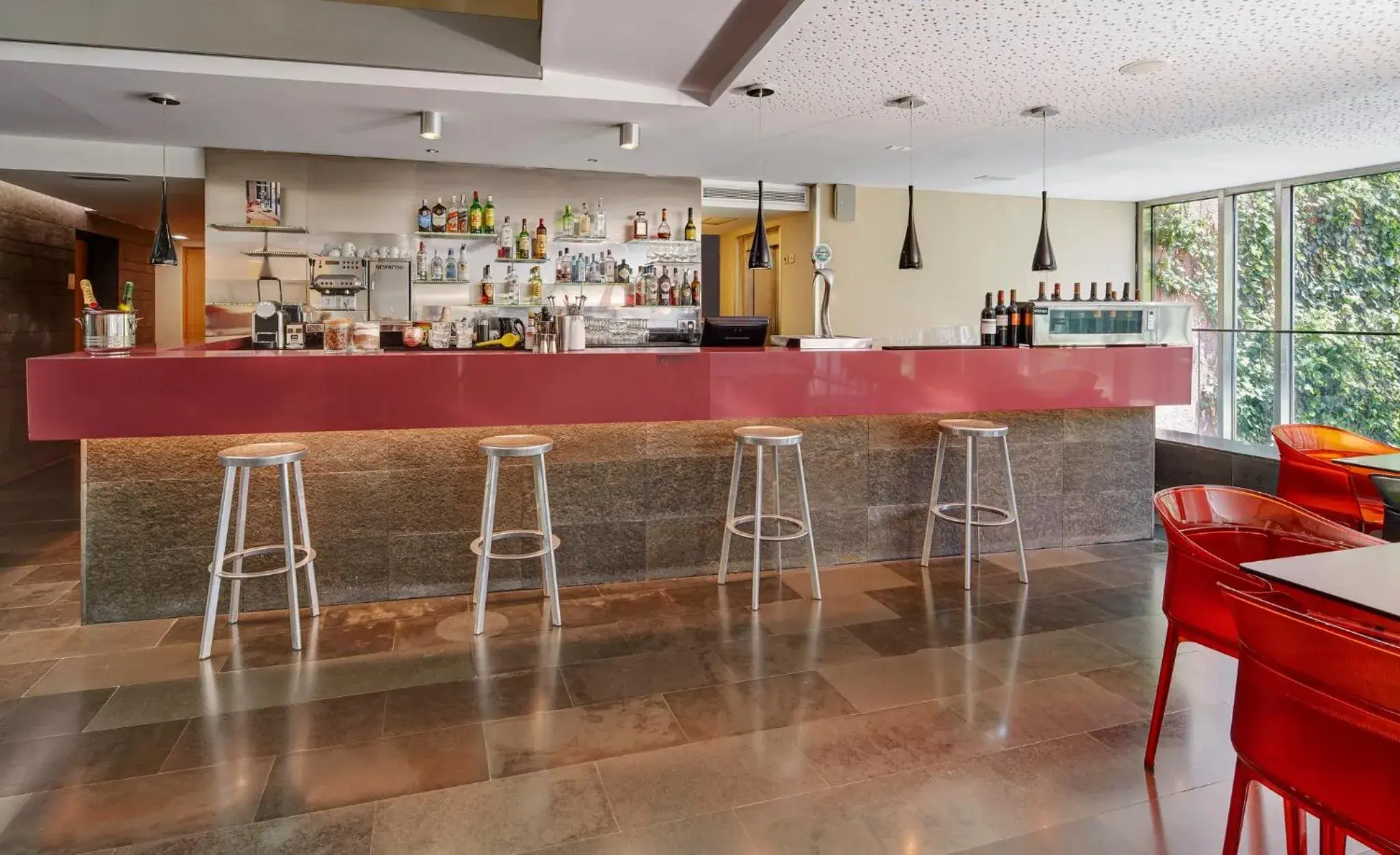 Lounge or bar in Sercotel Hotel Rosellon Lounge or bar in Sercotel Hotel Rosellon