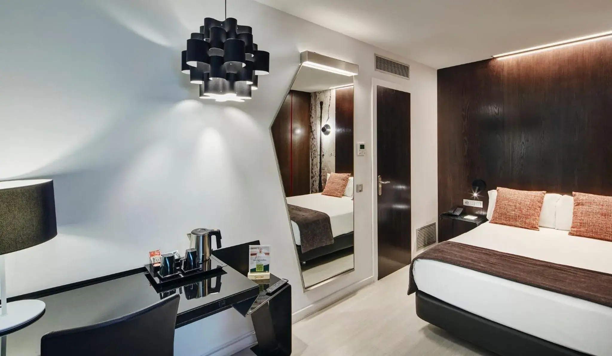 Photo of the whole room, Bed in Sercotel Hotel Rosellon Photo of the whole room, Bed in Sercotel Hotel Rosellon