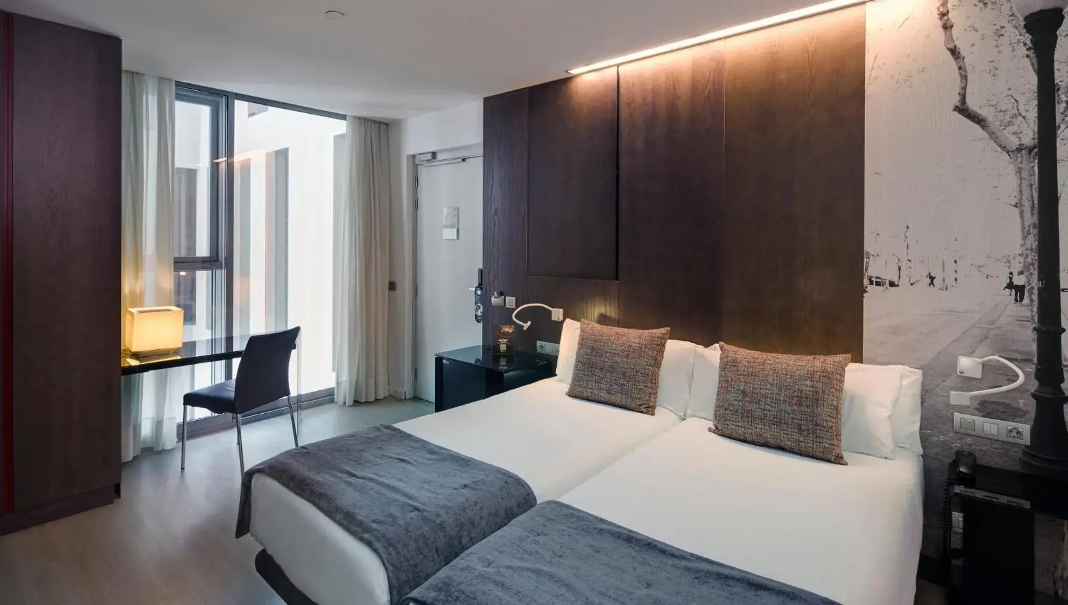 Photo of the whole room, Bed in Sercotel Hotel Rosellon Photo of the whole room, Bed in Sercotel Hotel Rosellon