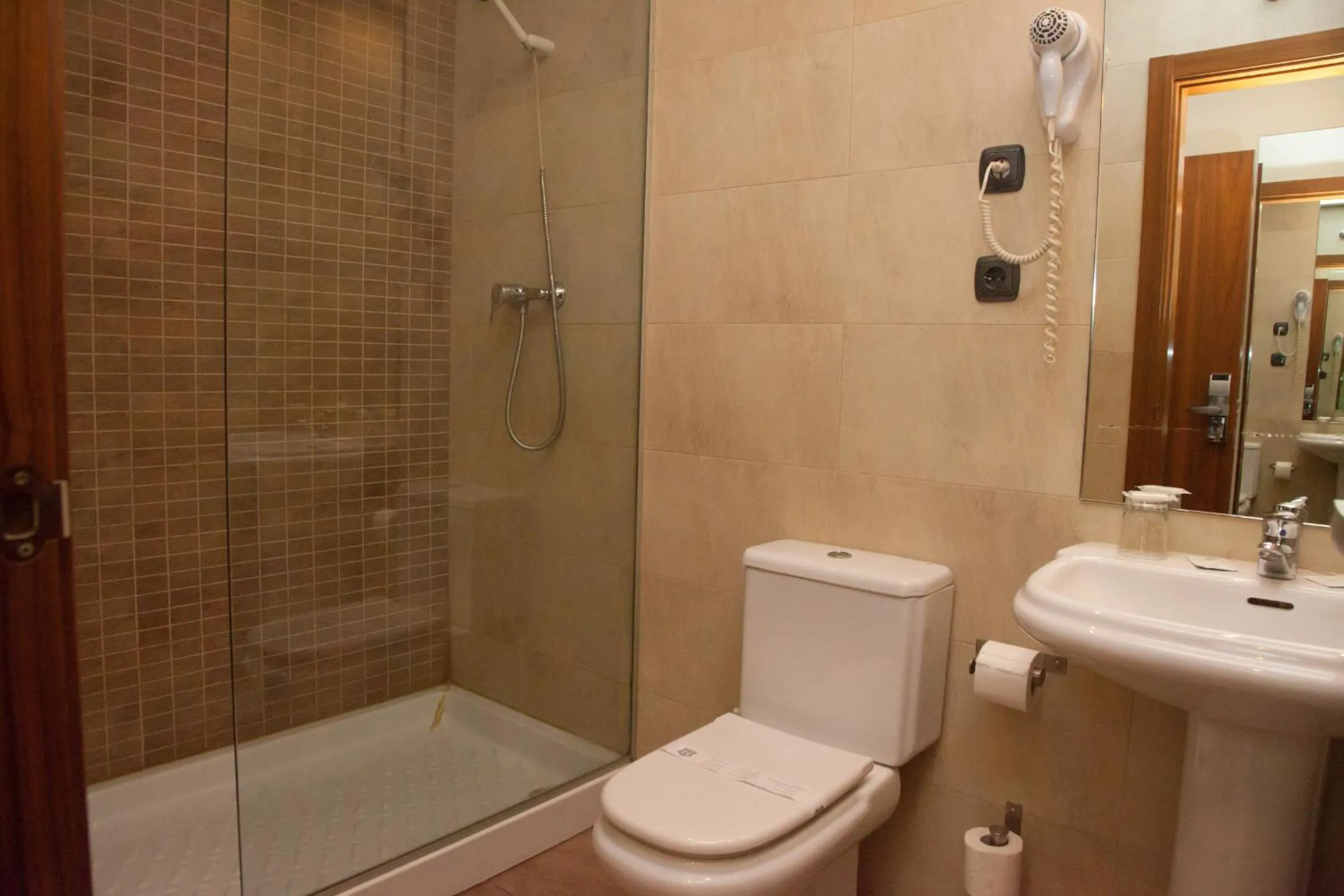 Bathroom in Hotel Izelai