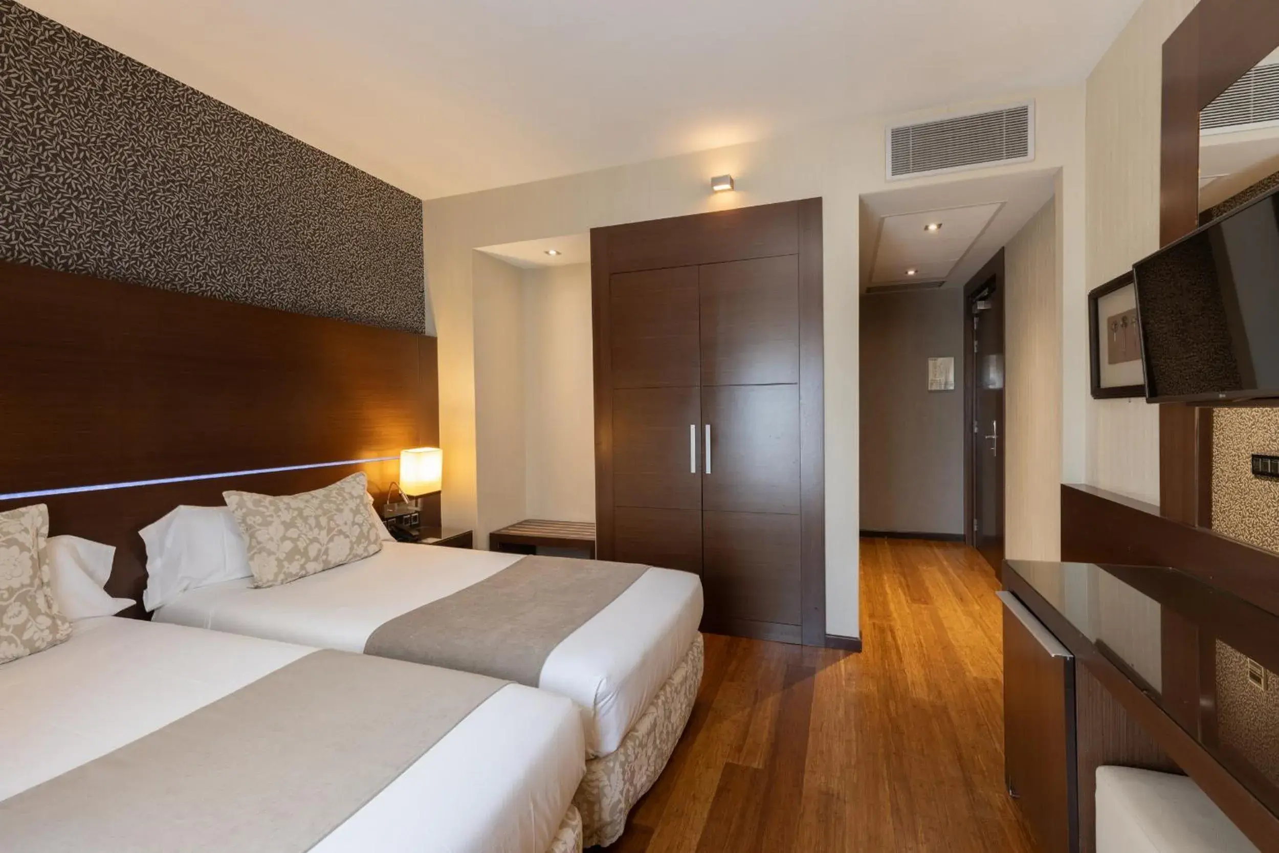 Double or Twin Room in Barcelona Hotel Colonial Double or Twin Room in Barcelona Hotel Colonial