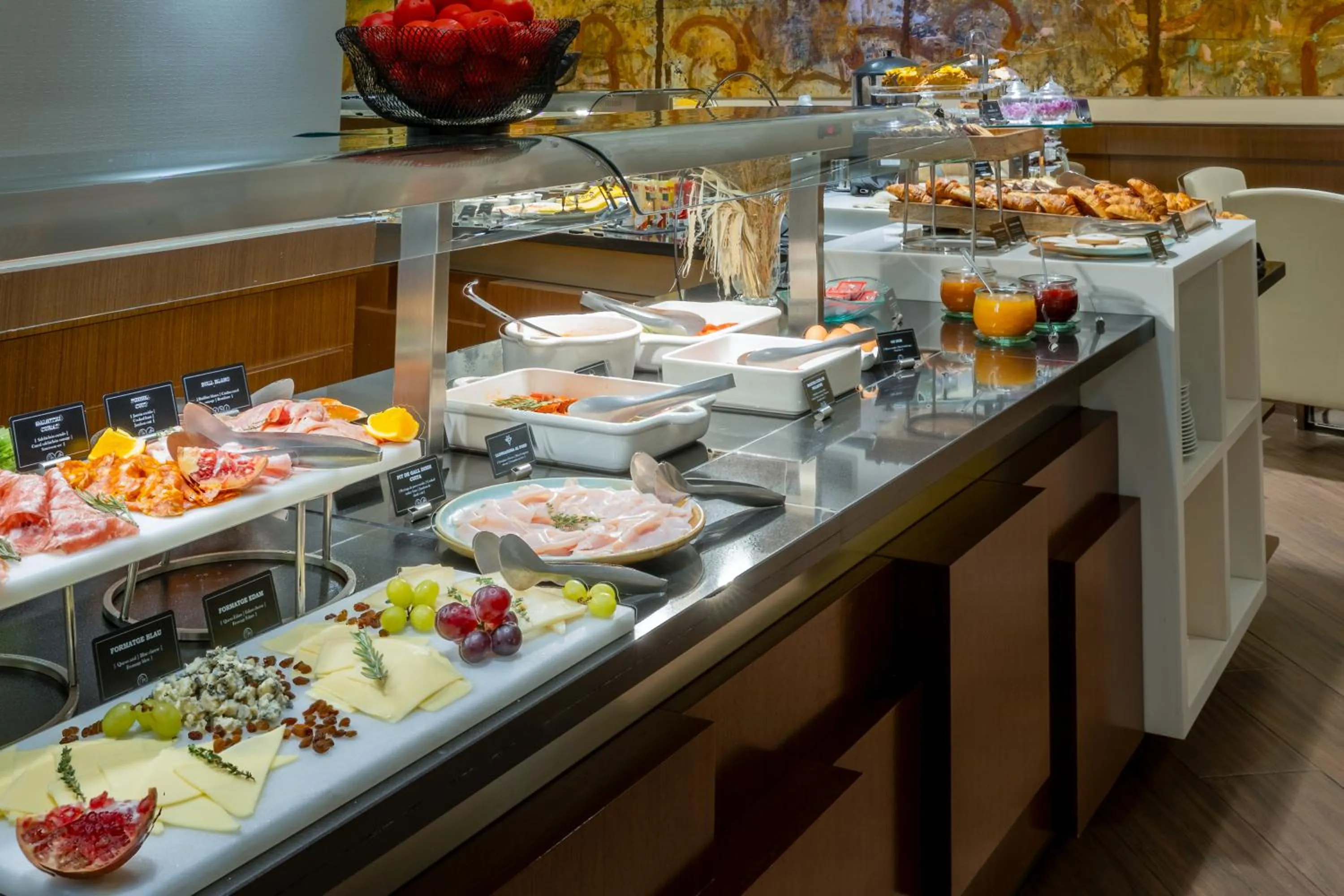 Buffet breakfast in Barcelona Hotel Colonial