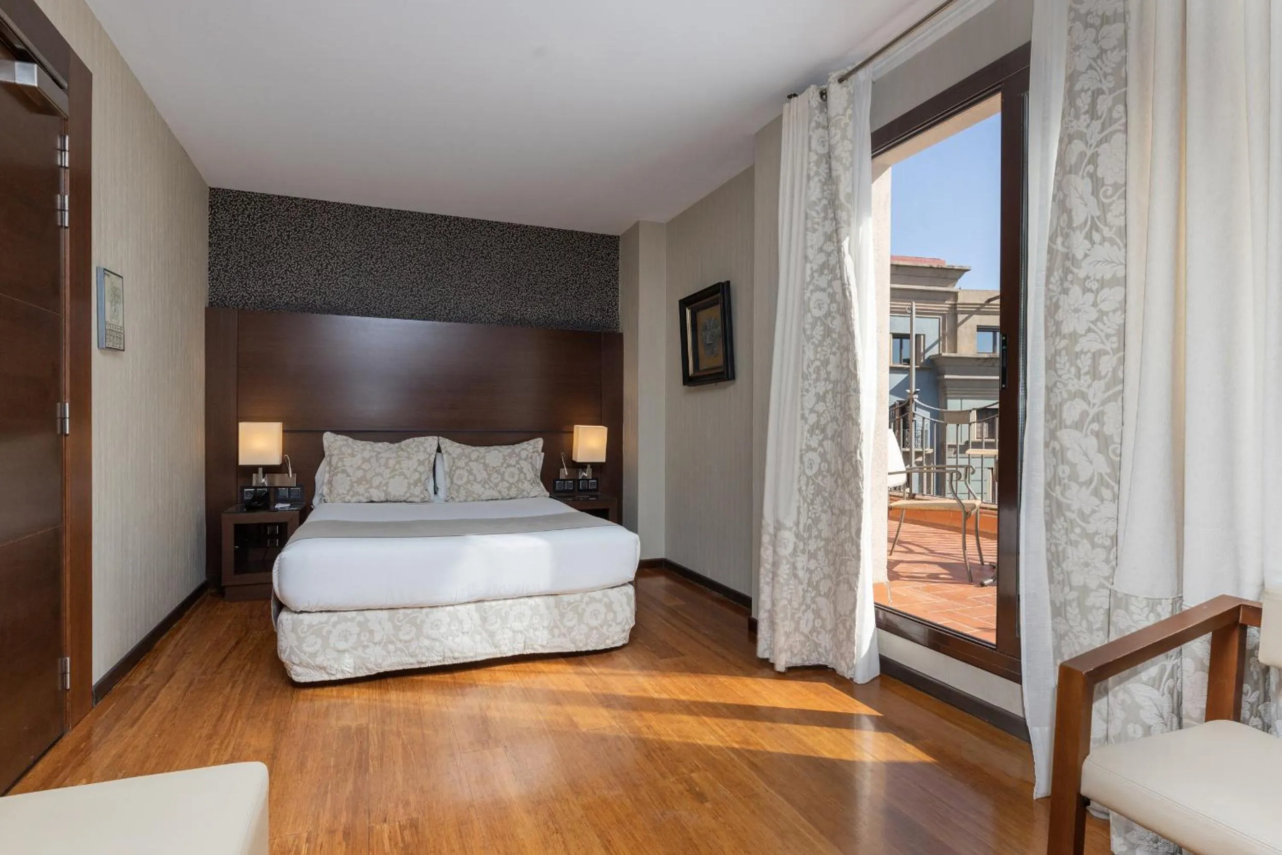 Photo of the whole room, Bed in Barcelona Hotel Colonial