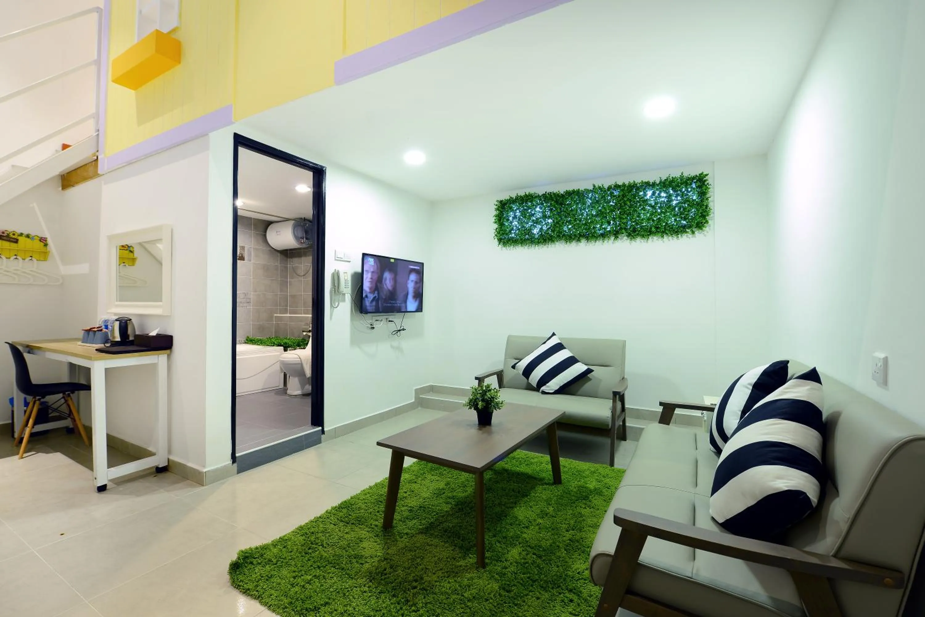 Photo of the whole room, Seating Area in Hotel de Art @ i-City