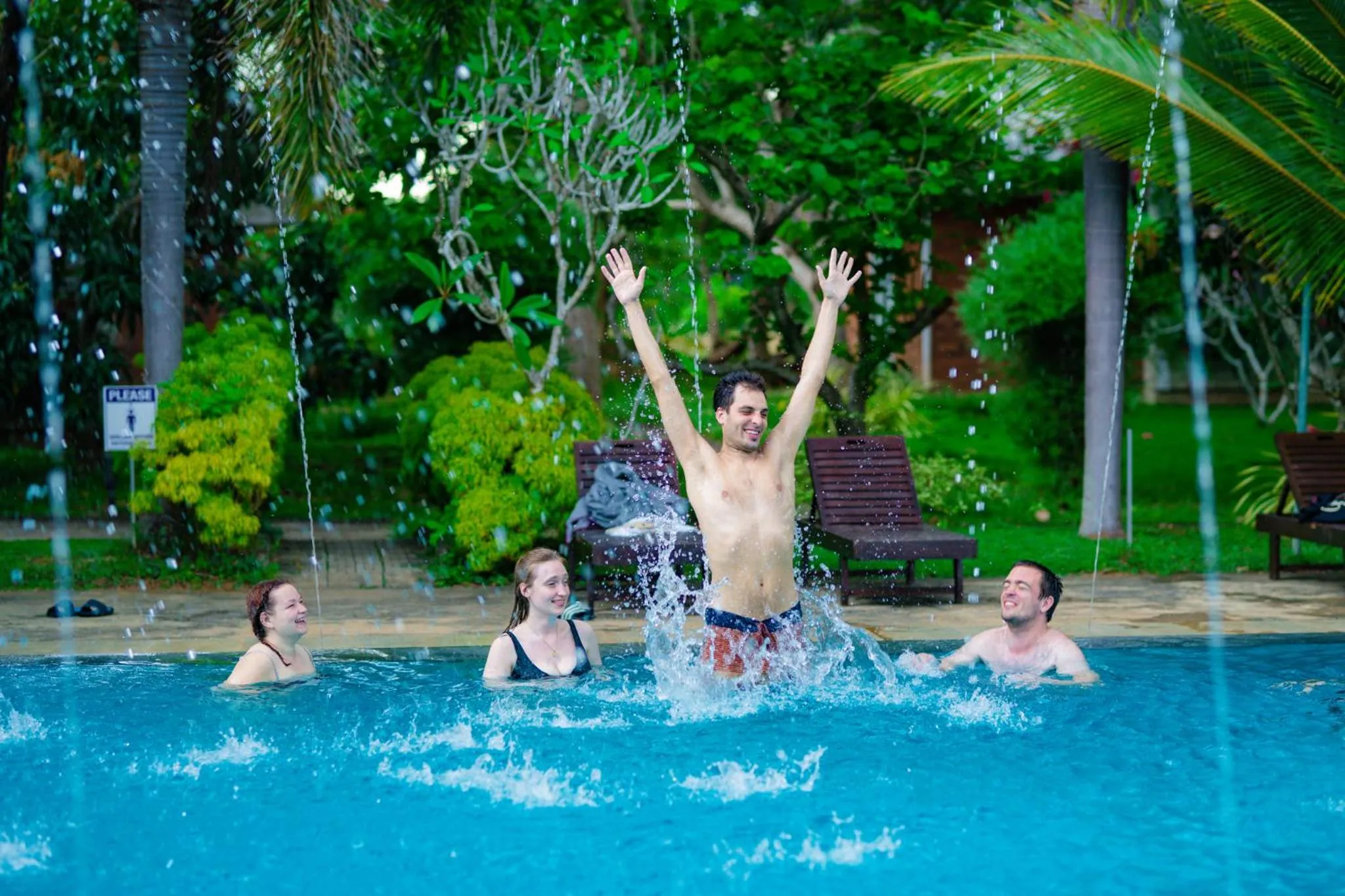 Swimming pool in Sungreen Resort Habarana