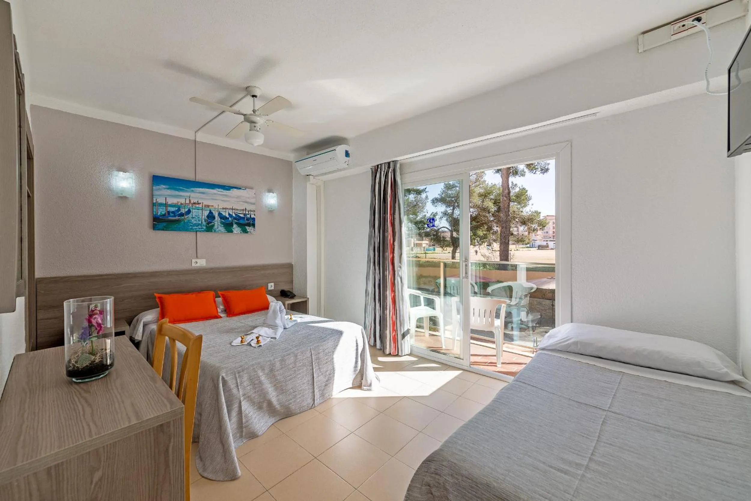 Photo of the whole room, Bed in Hotel Costa Mediterraneo