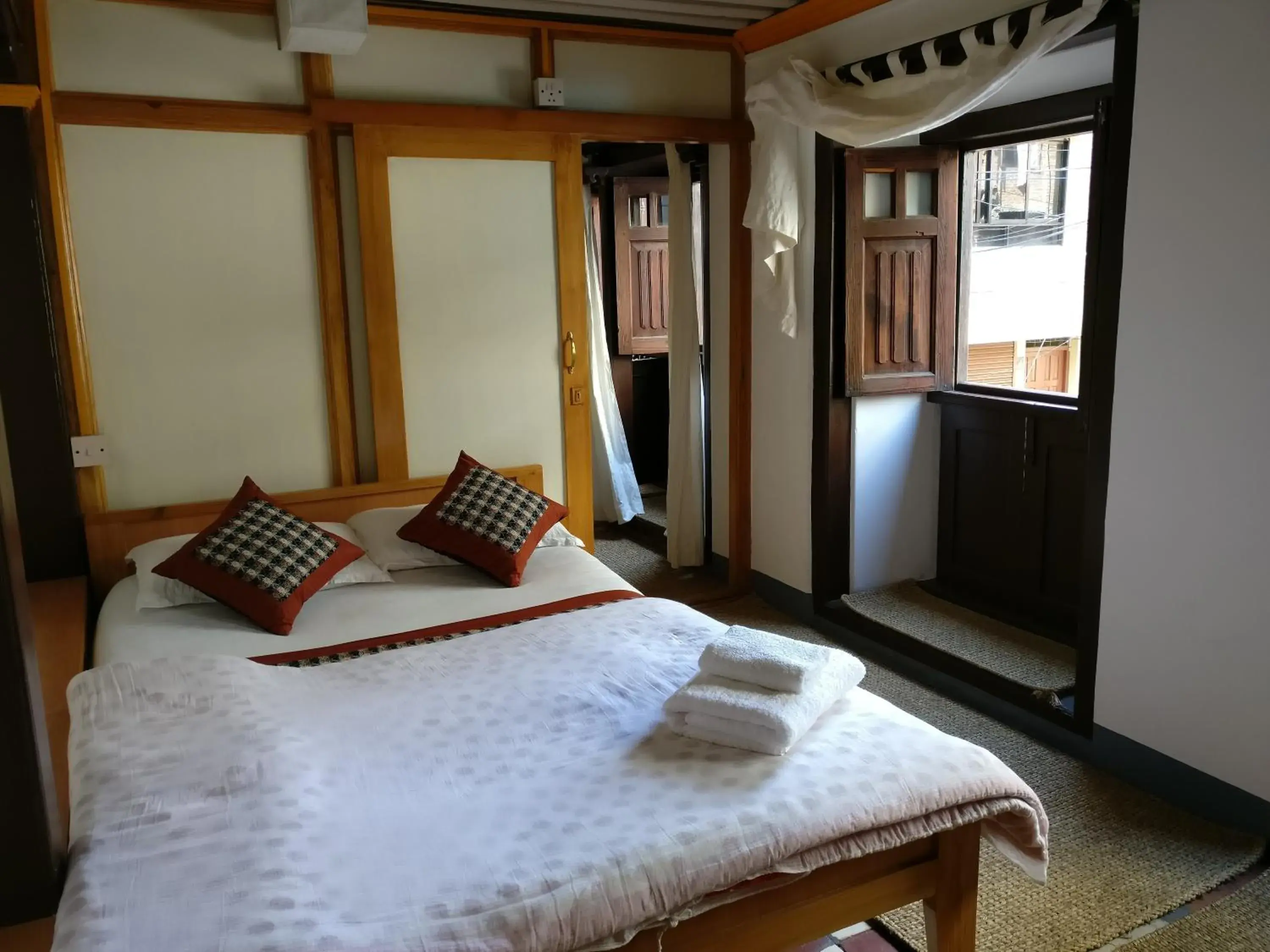 Single Room with Bathroom - single occupancy in Hiranya Guest House Single Room with Bathroom - single occupancy in Hiranya Guest House