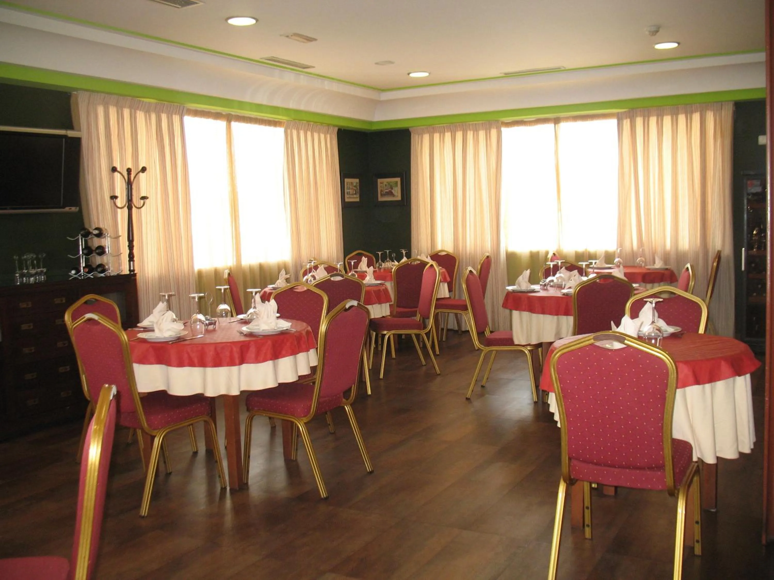 Restaurant/places to eat in Hostal Campestre