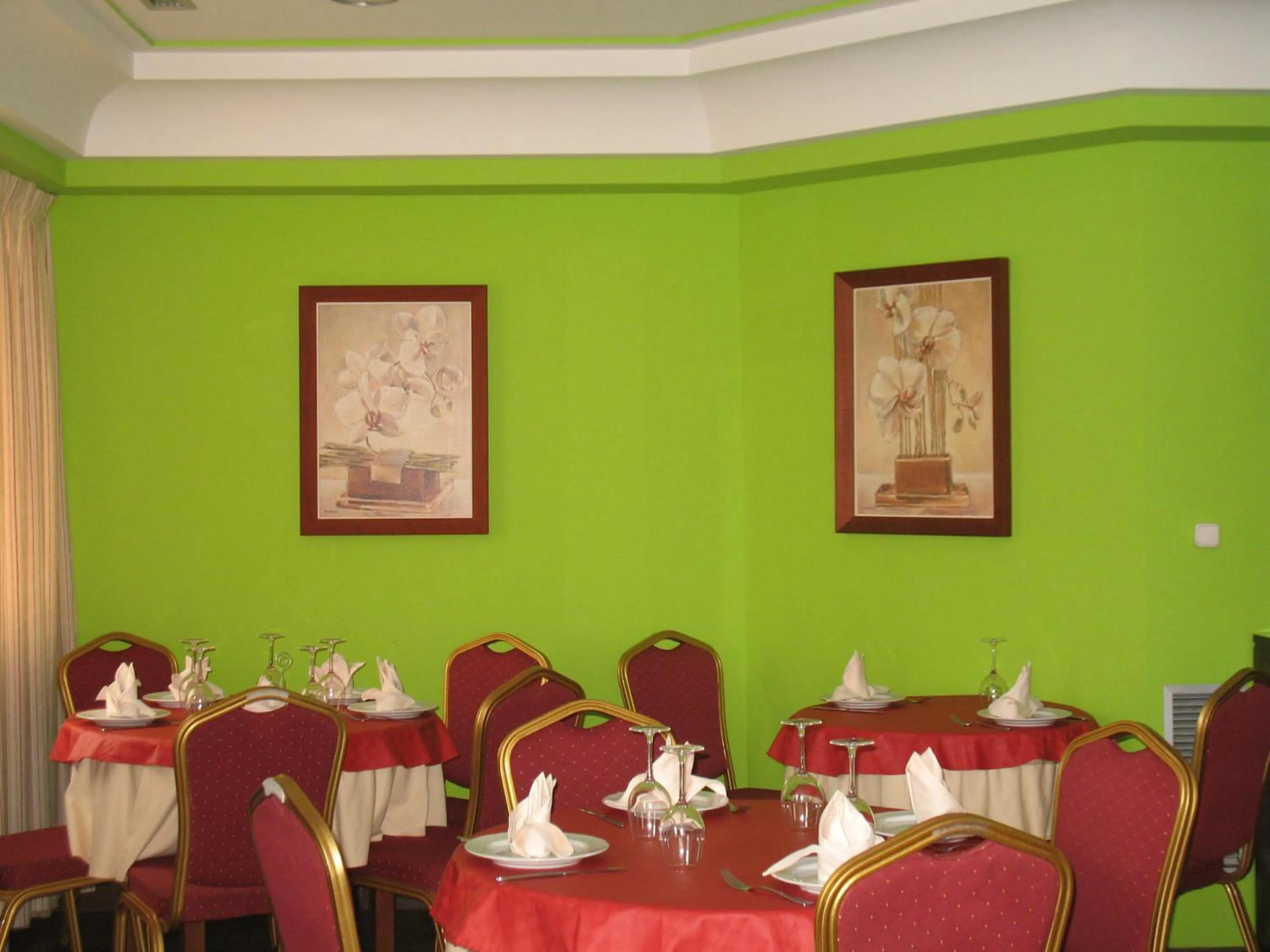 Restaurant/places to eat in Hostal Campestre