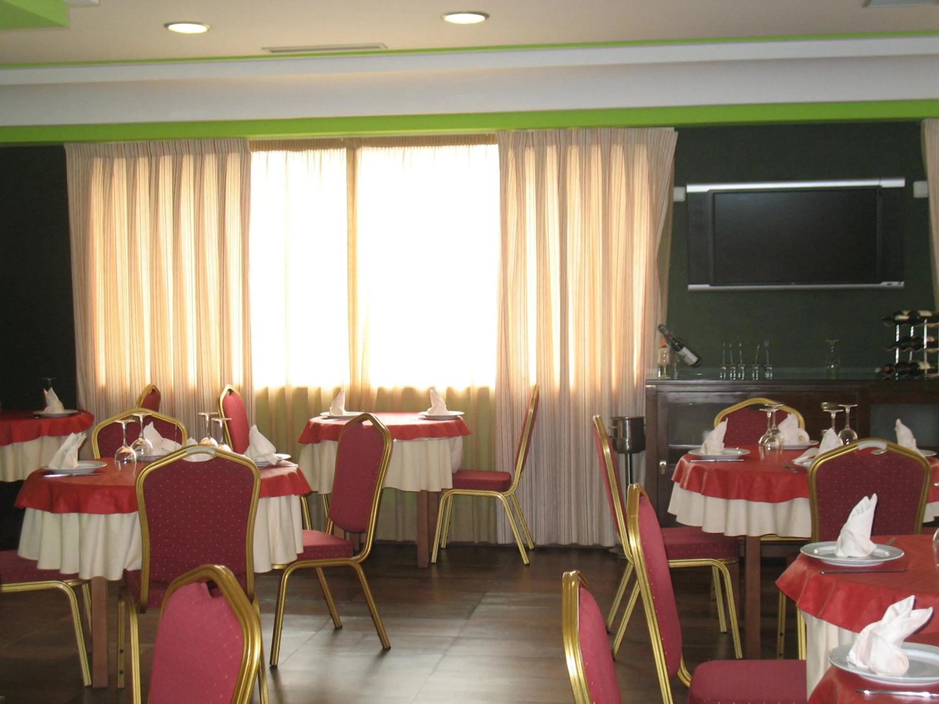 Restaurant/places to eat in Hostal Campestre