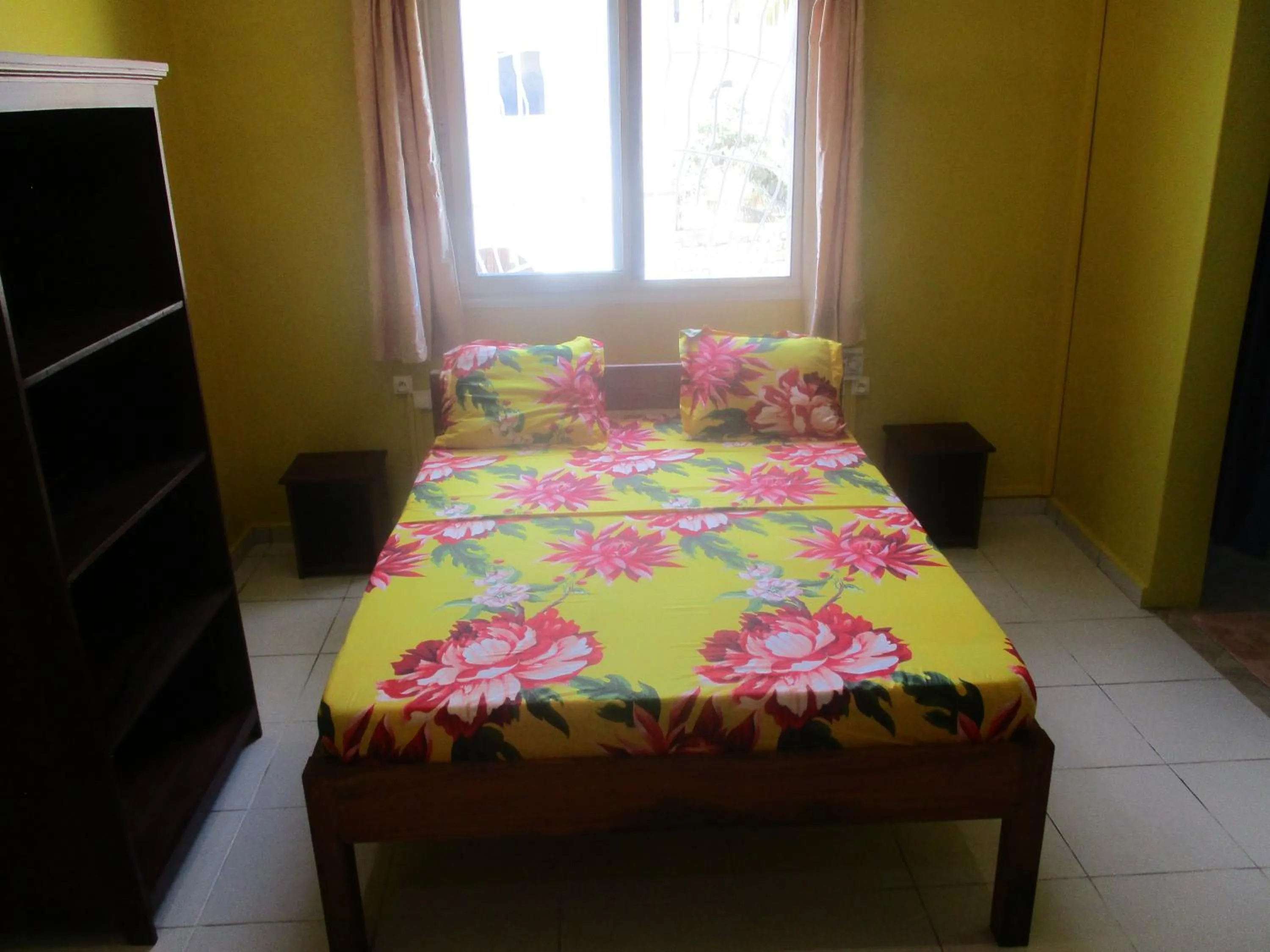 Photo of the whole room, Bed in Residence Kathyly