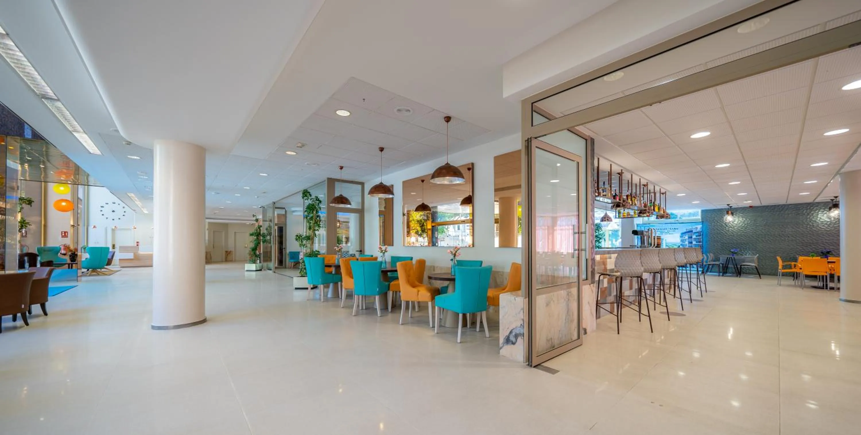 Lounge or bar in Hotel Blaumar