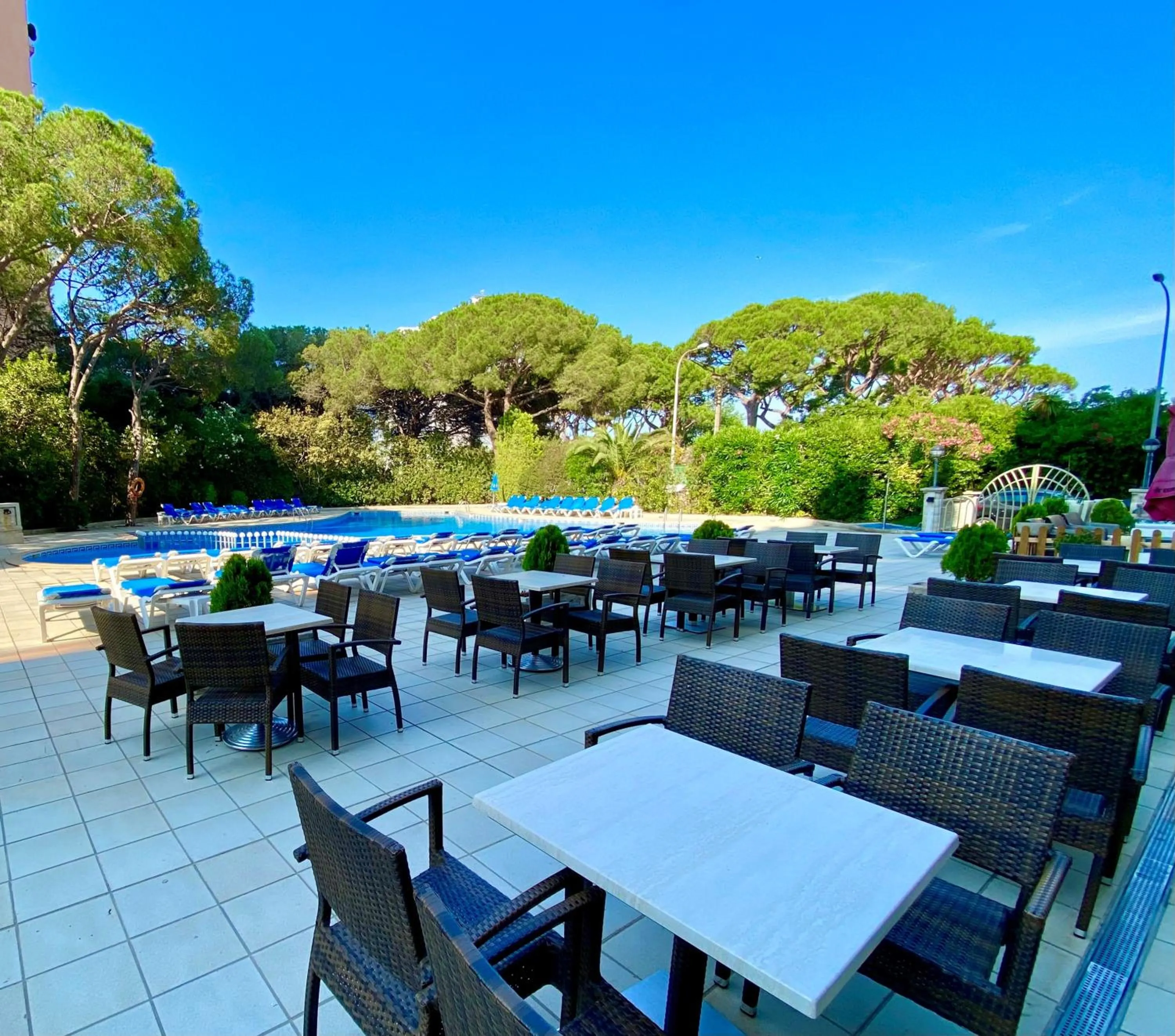 Swimming pool in Hotel Blaumar