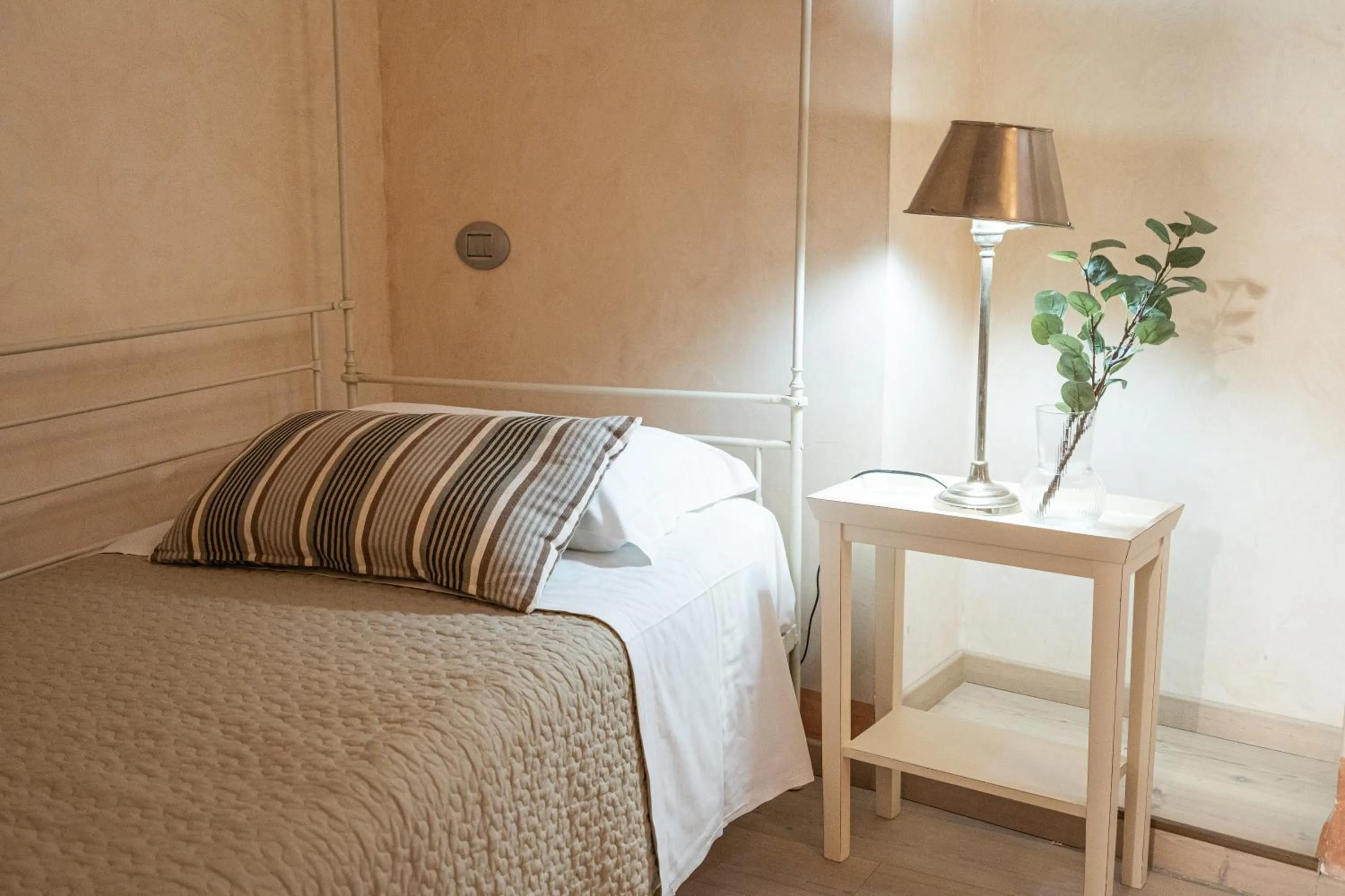 Photo of the whole room, Bed in La Lisca