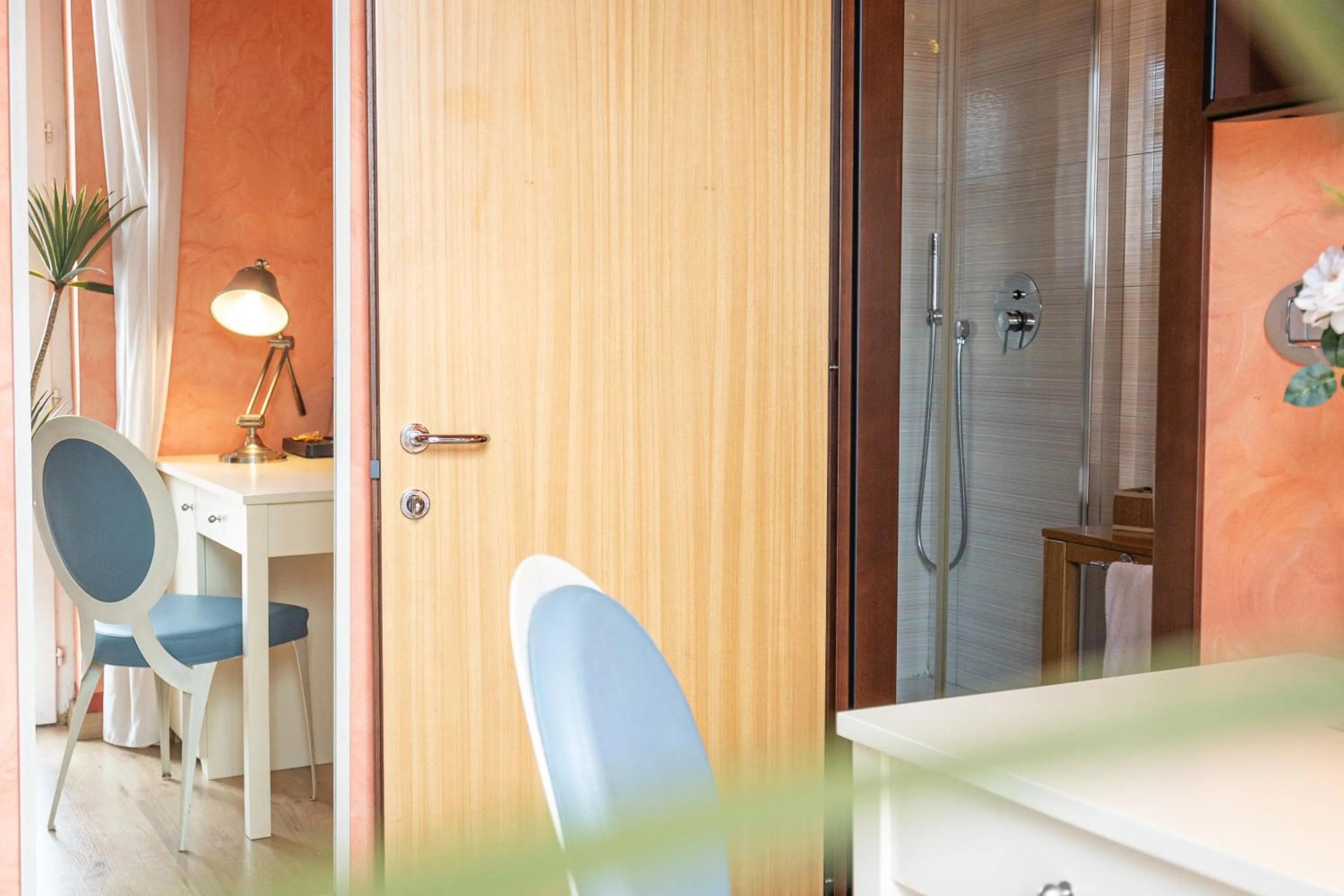 Photo of the whole room in La Lisca