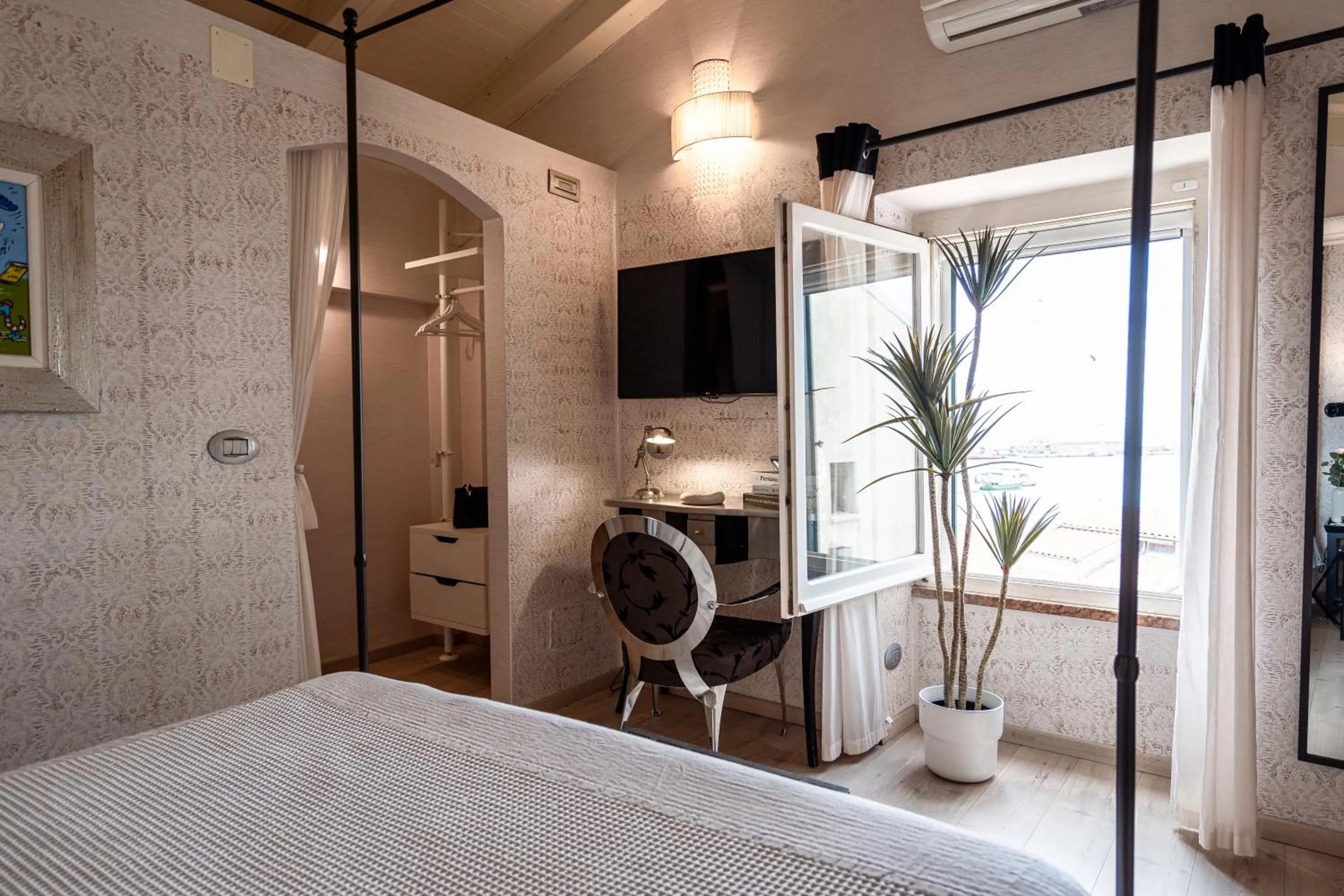 Photo of the whole room, Bed in La Lisca