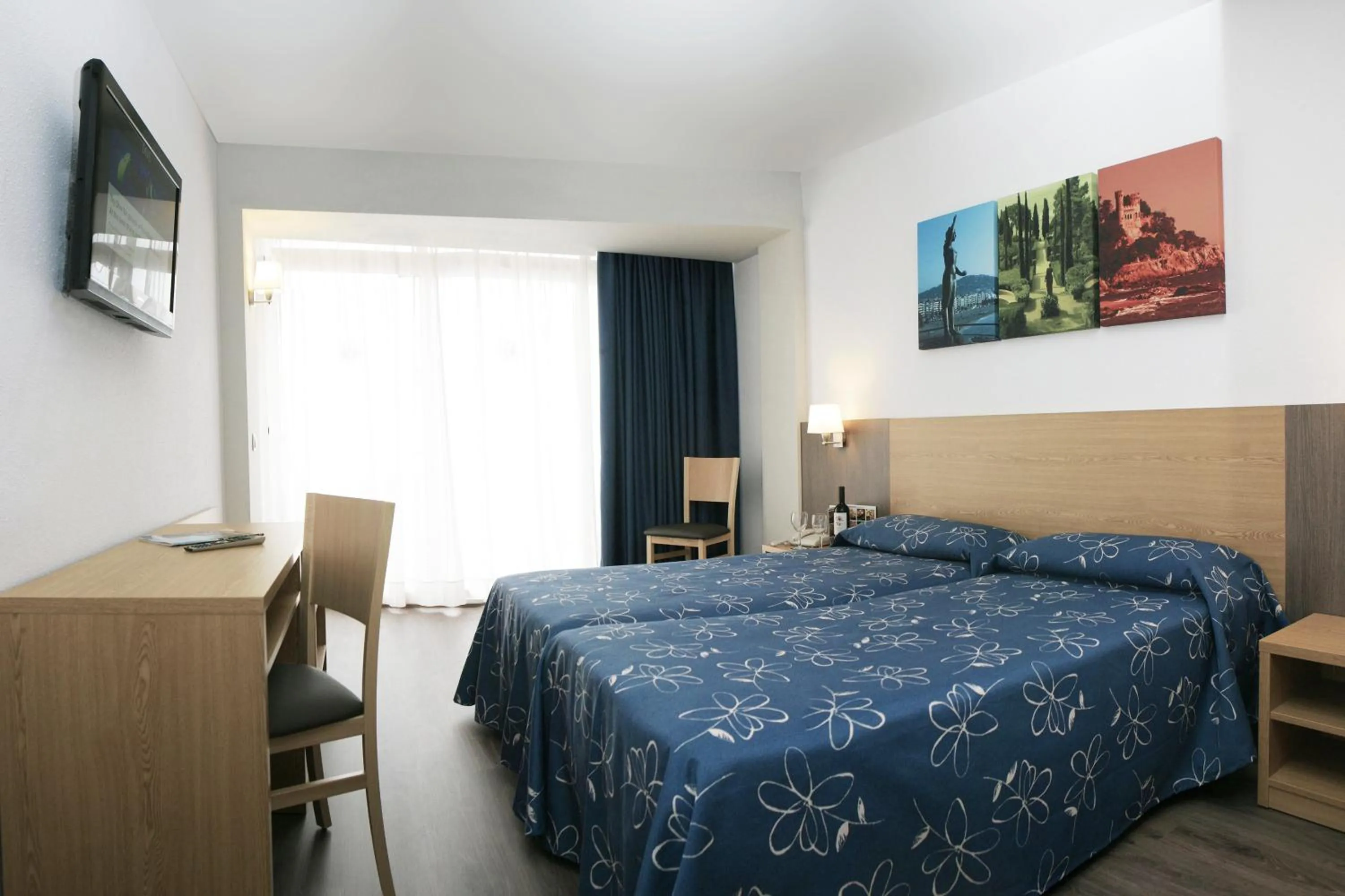 Bed in Hotel Acapulco