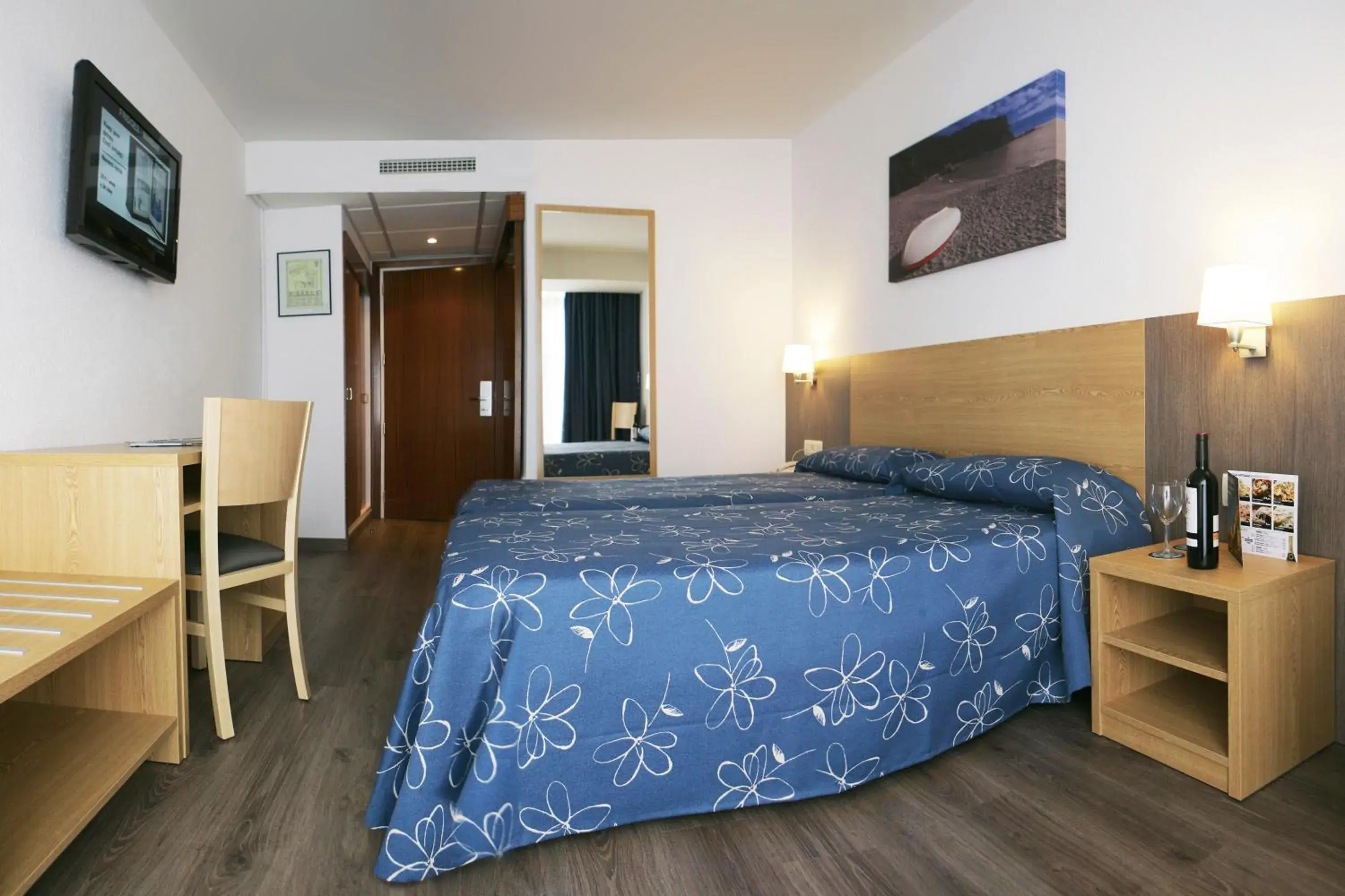 Bed in Hotel Acapulco Bed in Hotel Acapulco