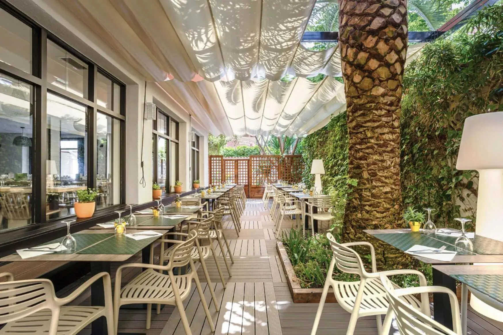 Restaurant/places to eat in Hotel Acapulco Restaurant/places to eat in Hotel Acapulco