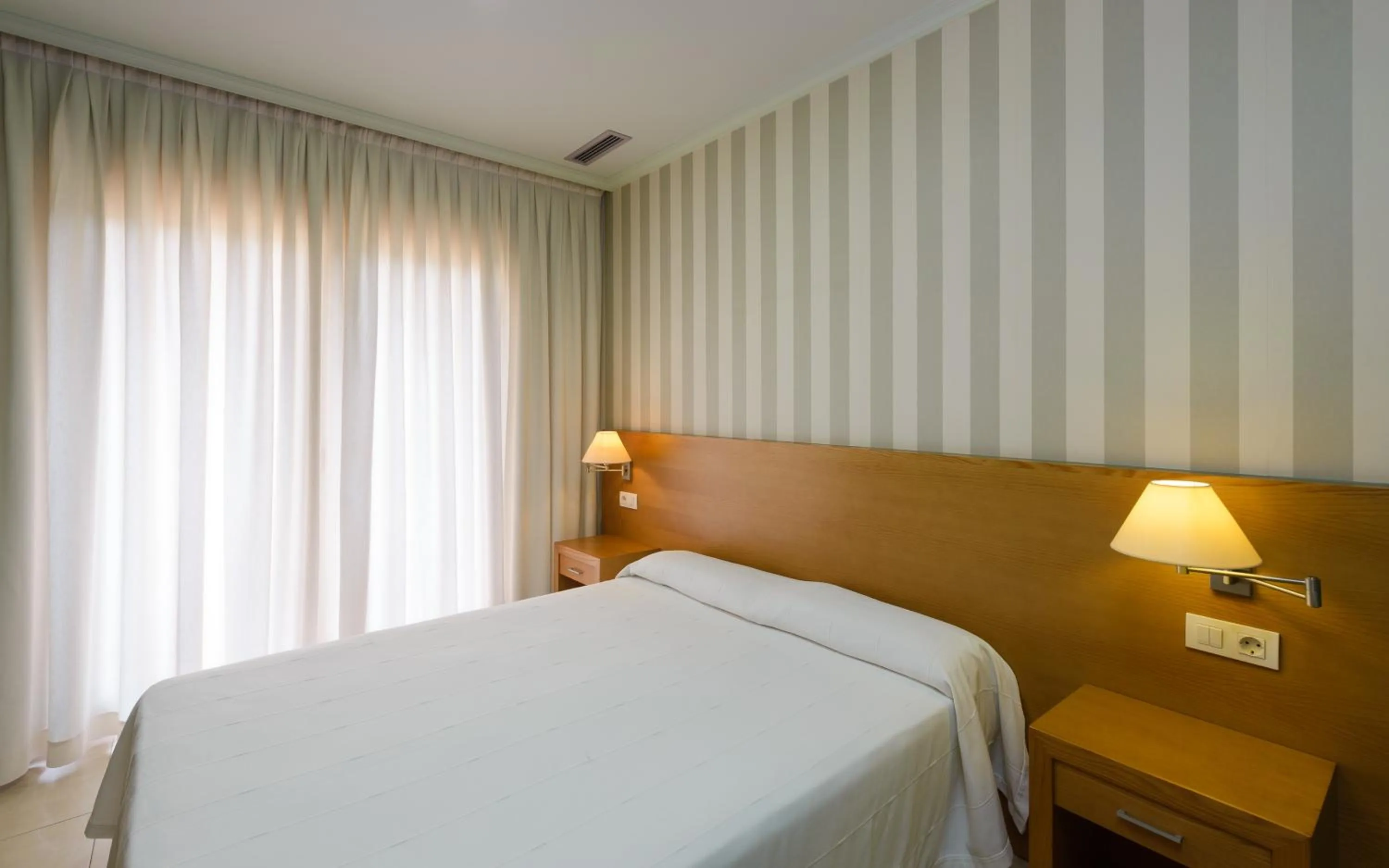 Bedroom, Bed in Apartamentos Trisquel