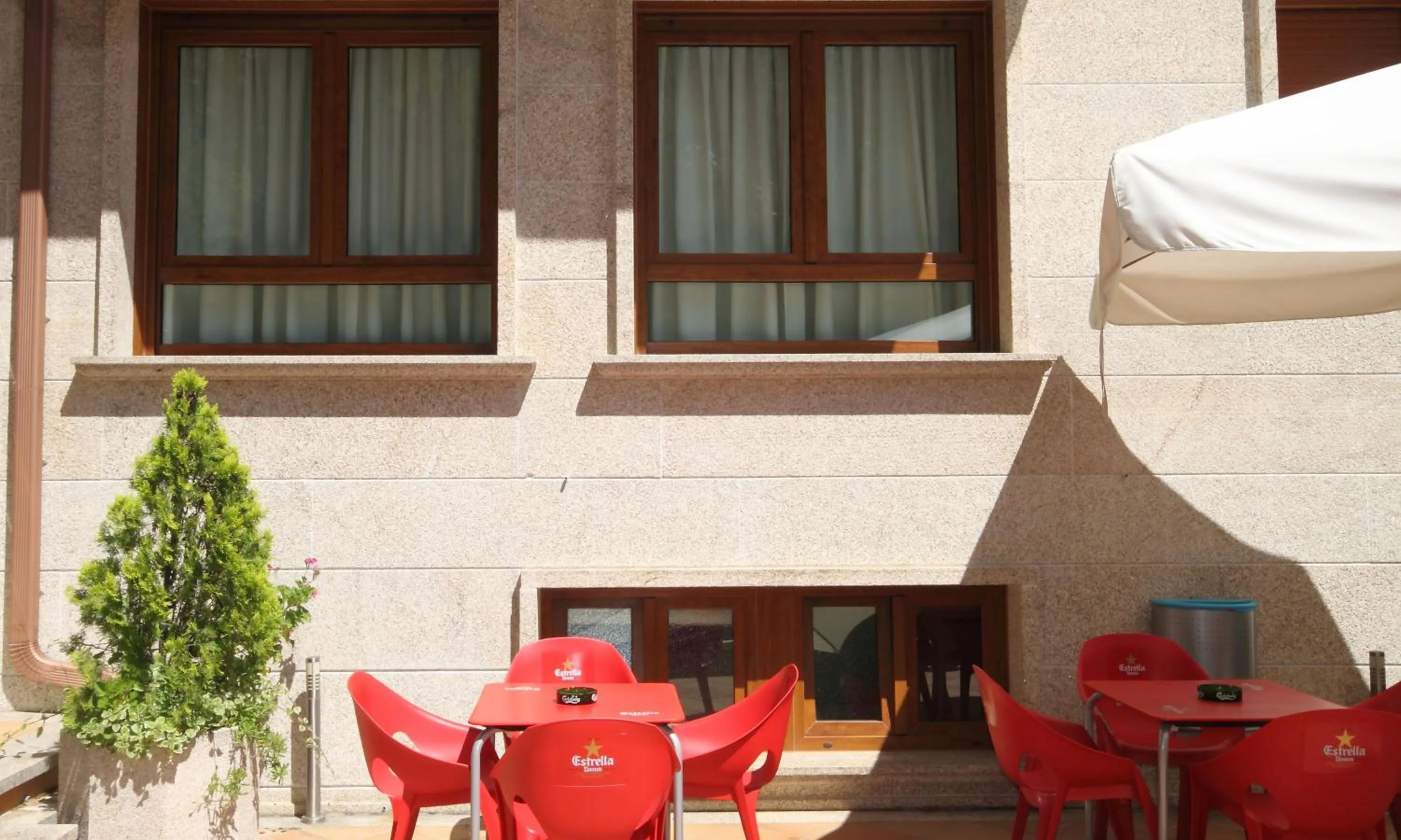 Facade/entrance in Apartamentos Trisquel