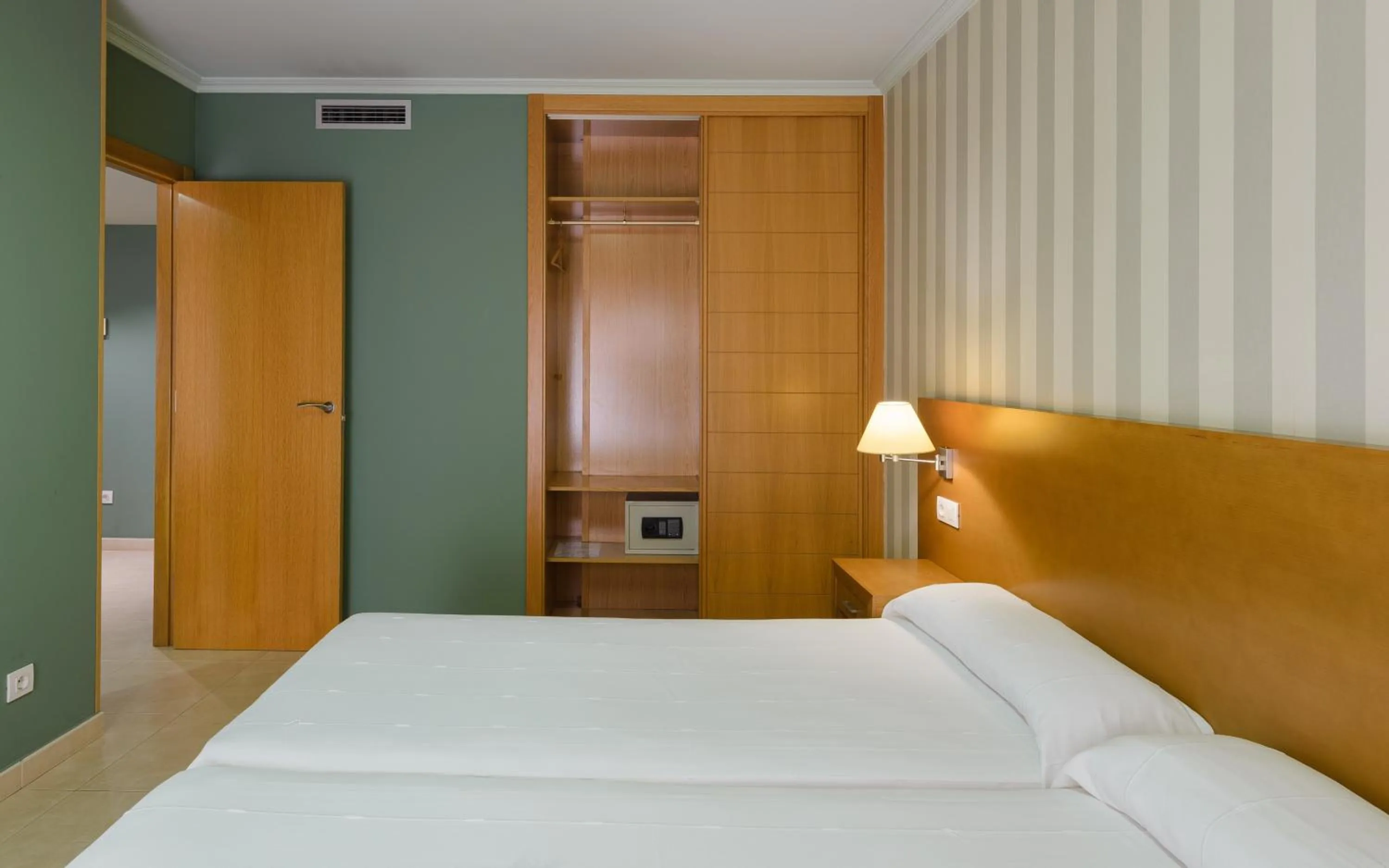 Bedroom, Bed in Apartamentos Trisquel