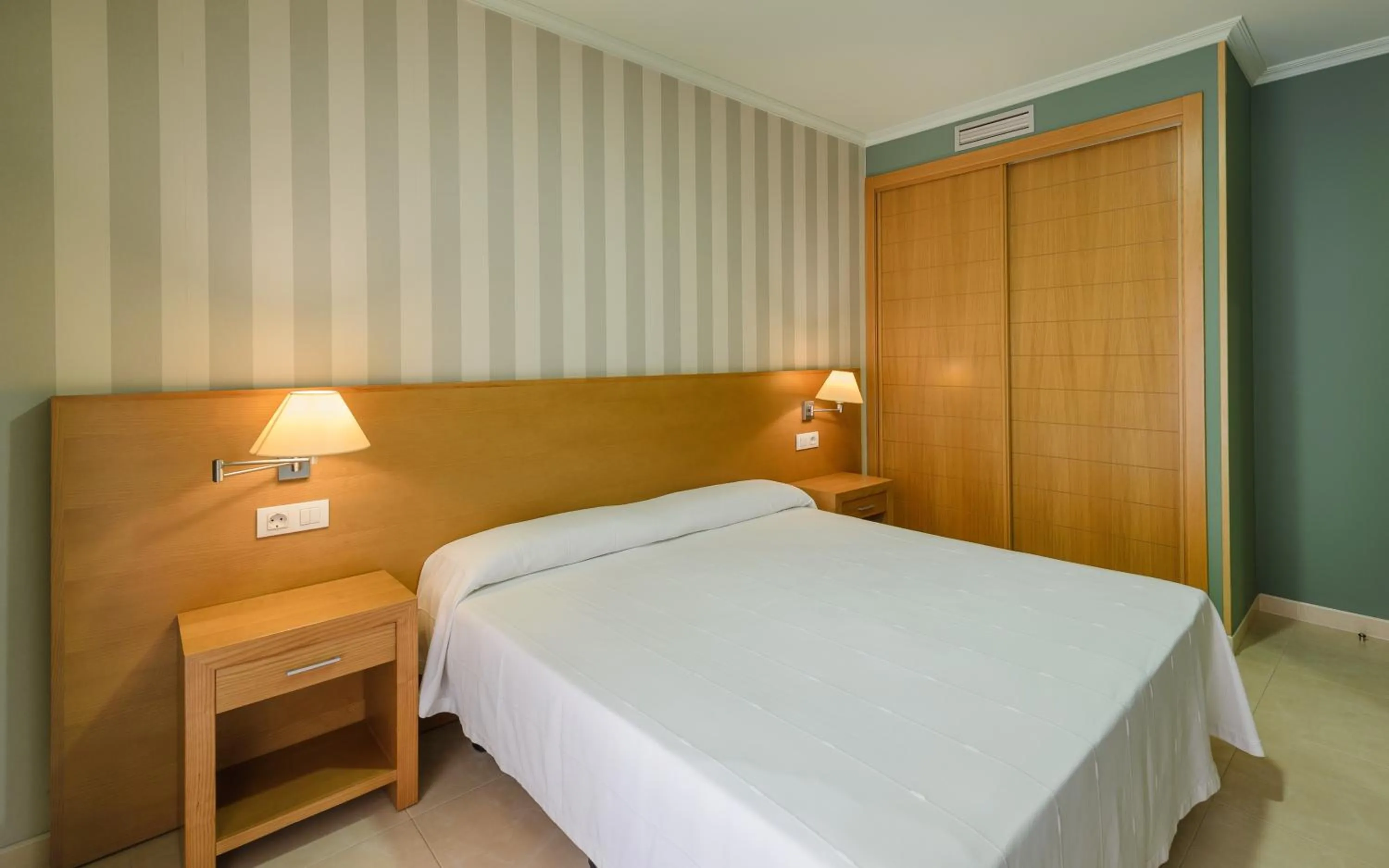 Bedroom, Bed in Apartamentos Trisquel