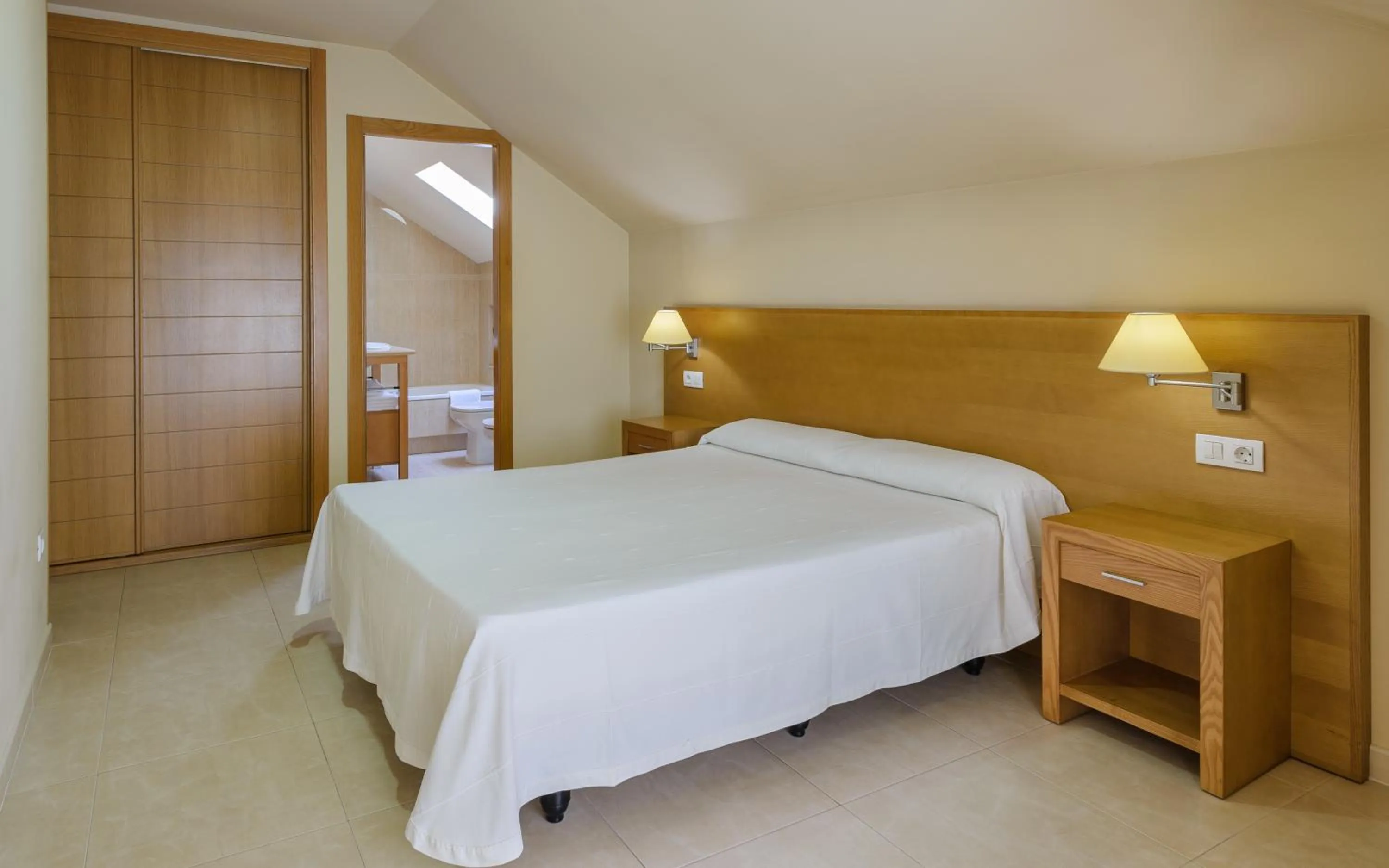 Bedroom, Bed in Apartamentos Trisquel