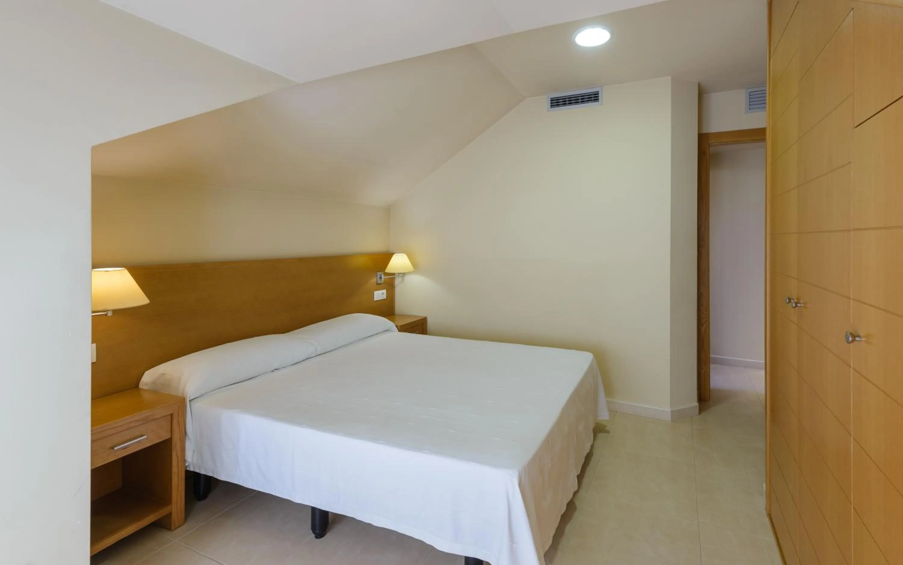 Bedroom, Bed in Apartamentos Trisquel