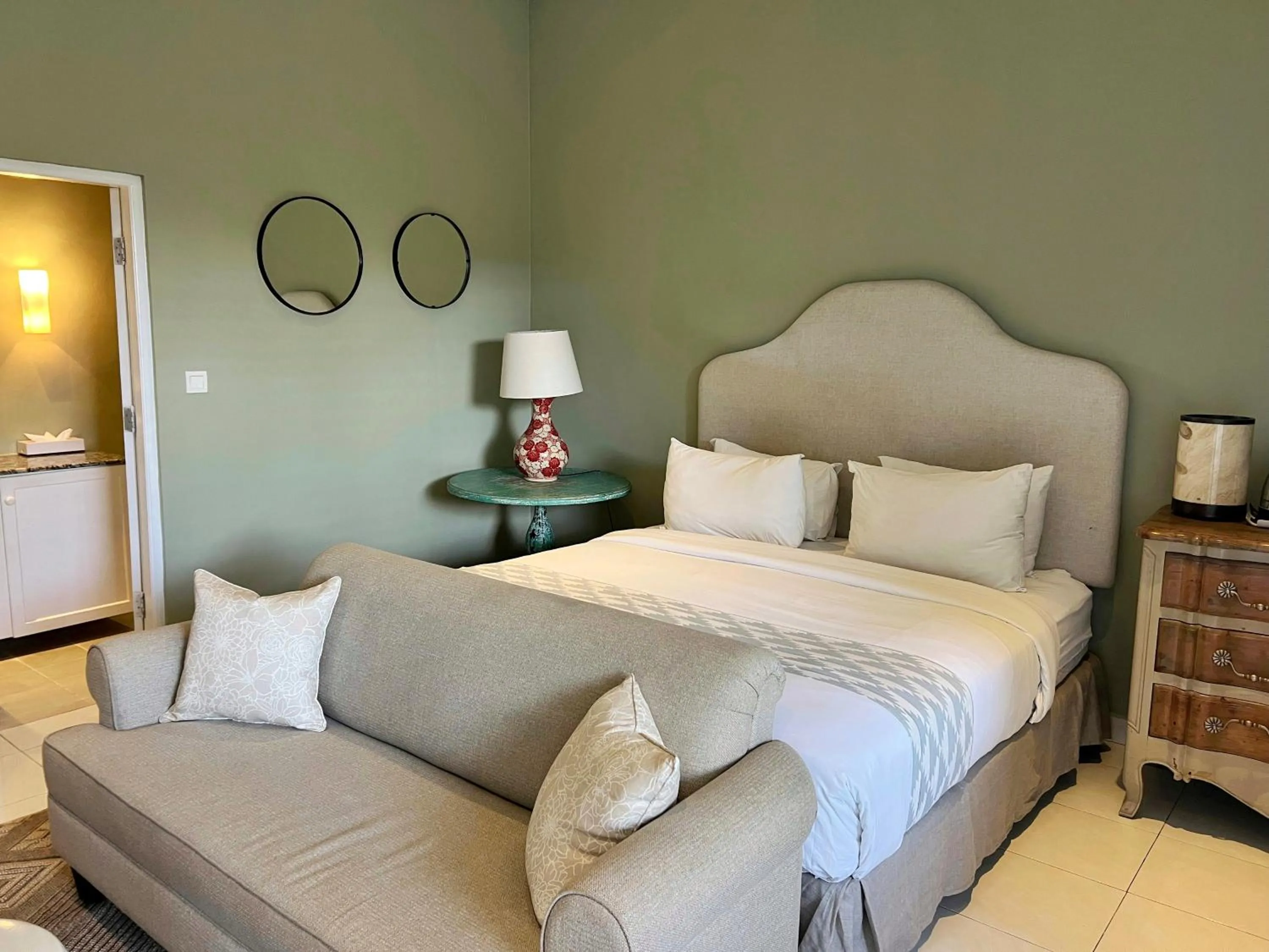 Room Sweet Room - Seminyak Center, walk to the Beach